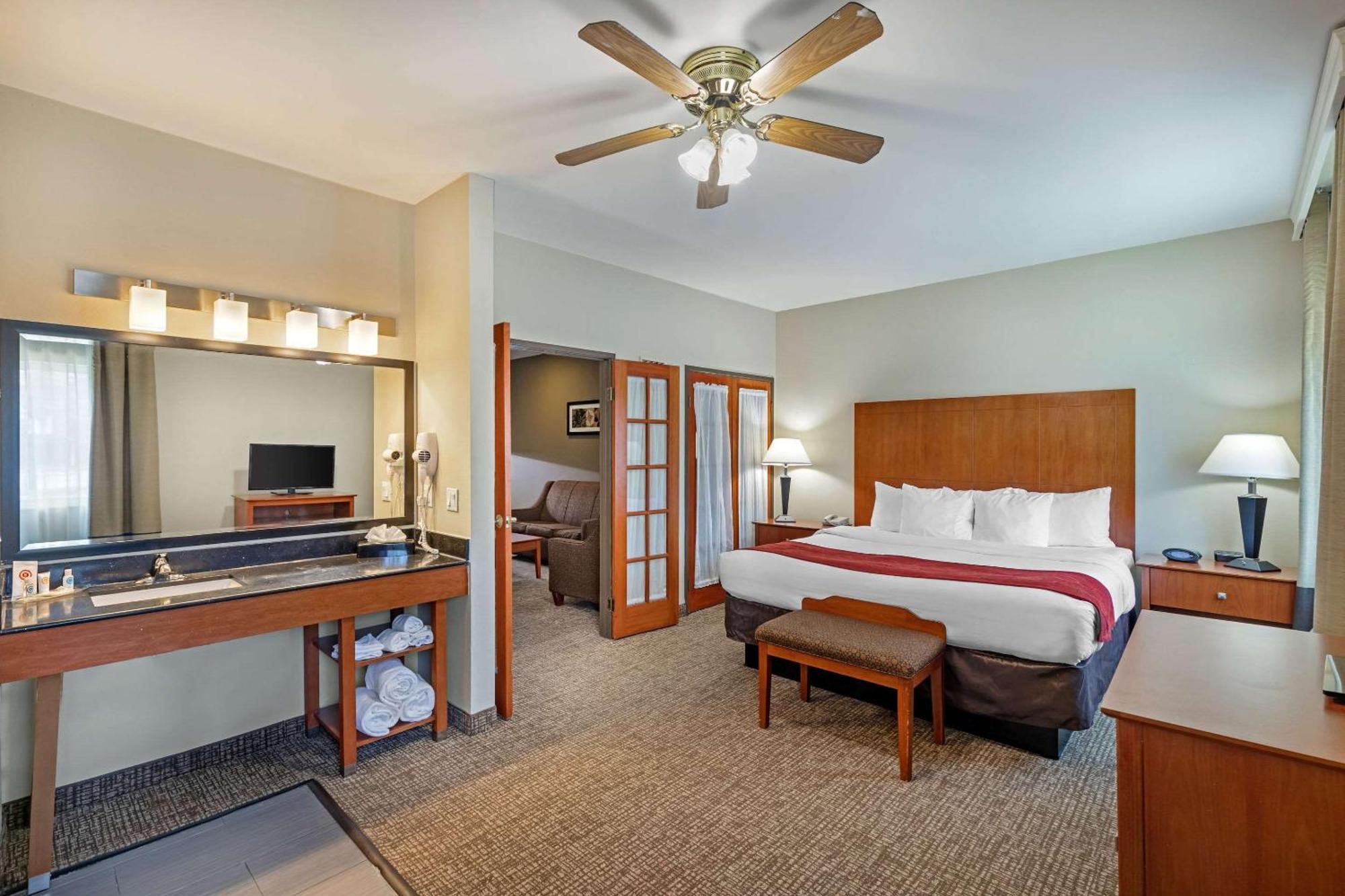 King Suite with Sofa Bed - Non-Smoking