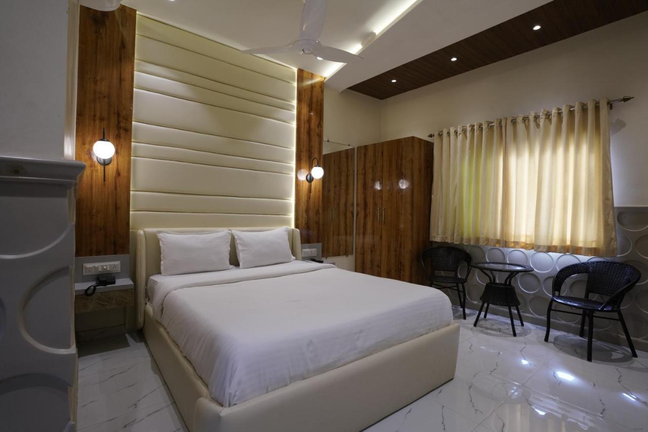 Deluxe Double Room,1494546925:JPEG