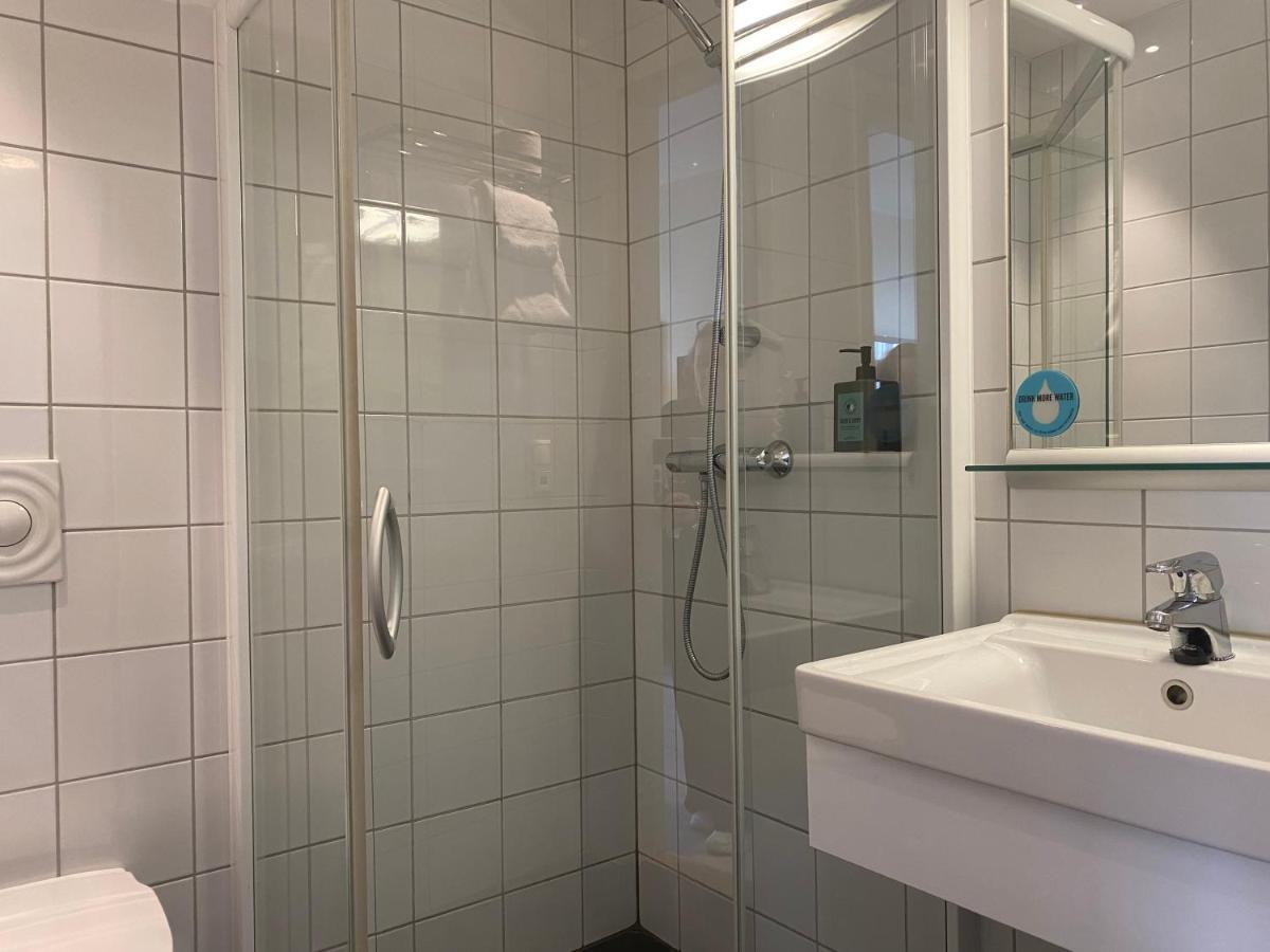 Quarto individual compacto