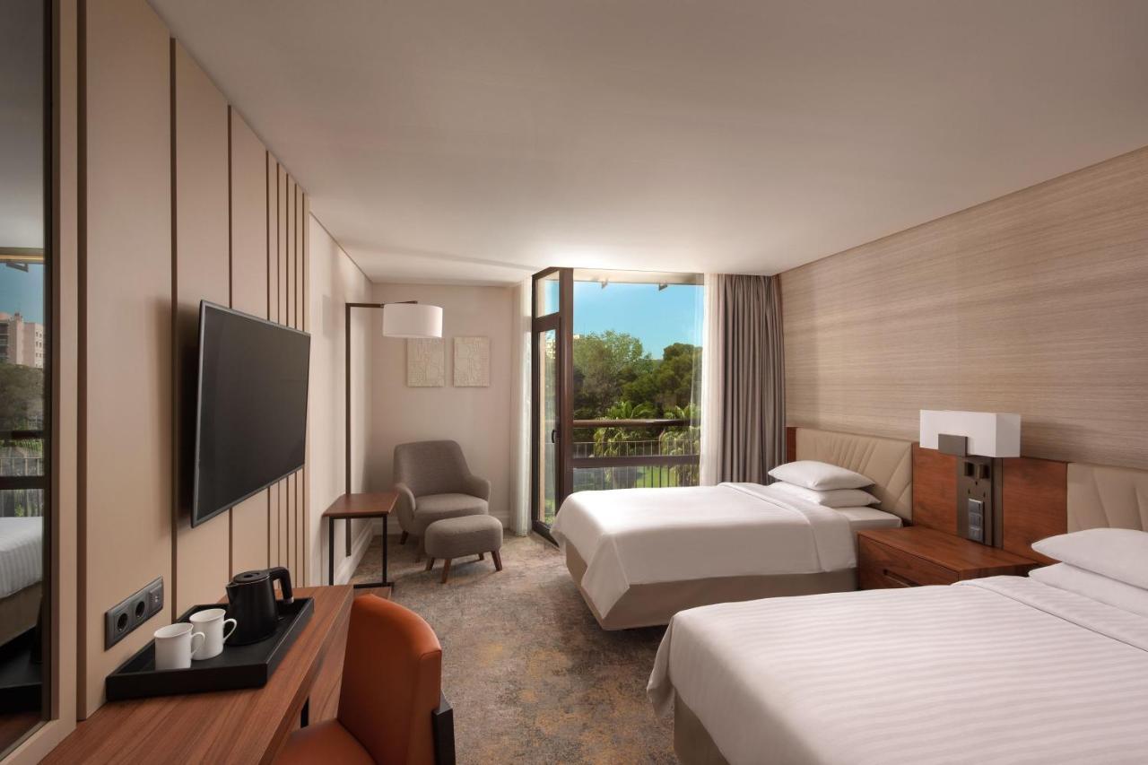 Signature Twin Guest room 2 Twins Balcony