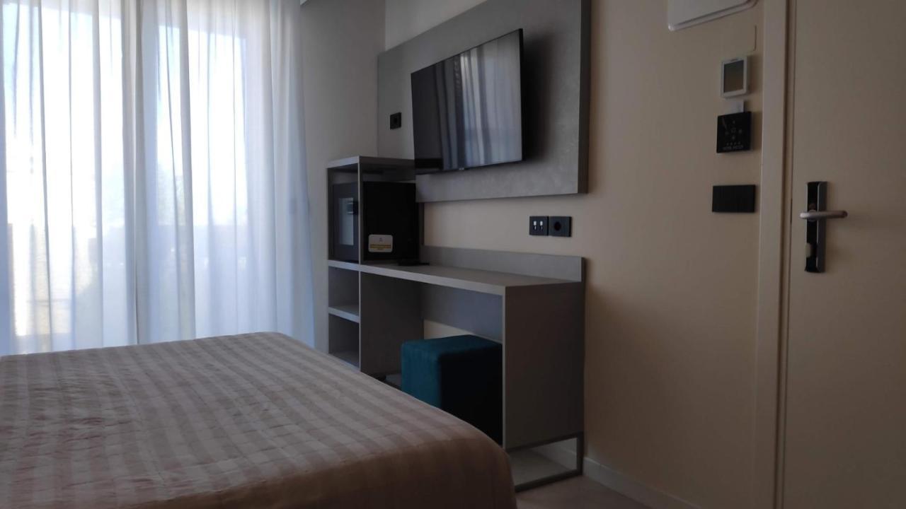 King Room Lateral Sea View