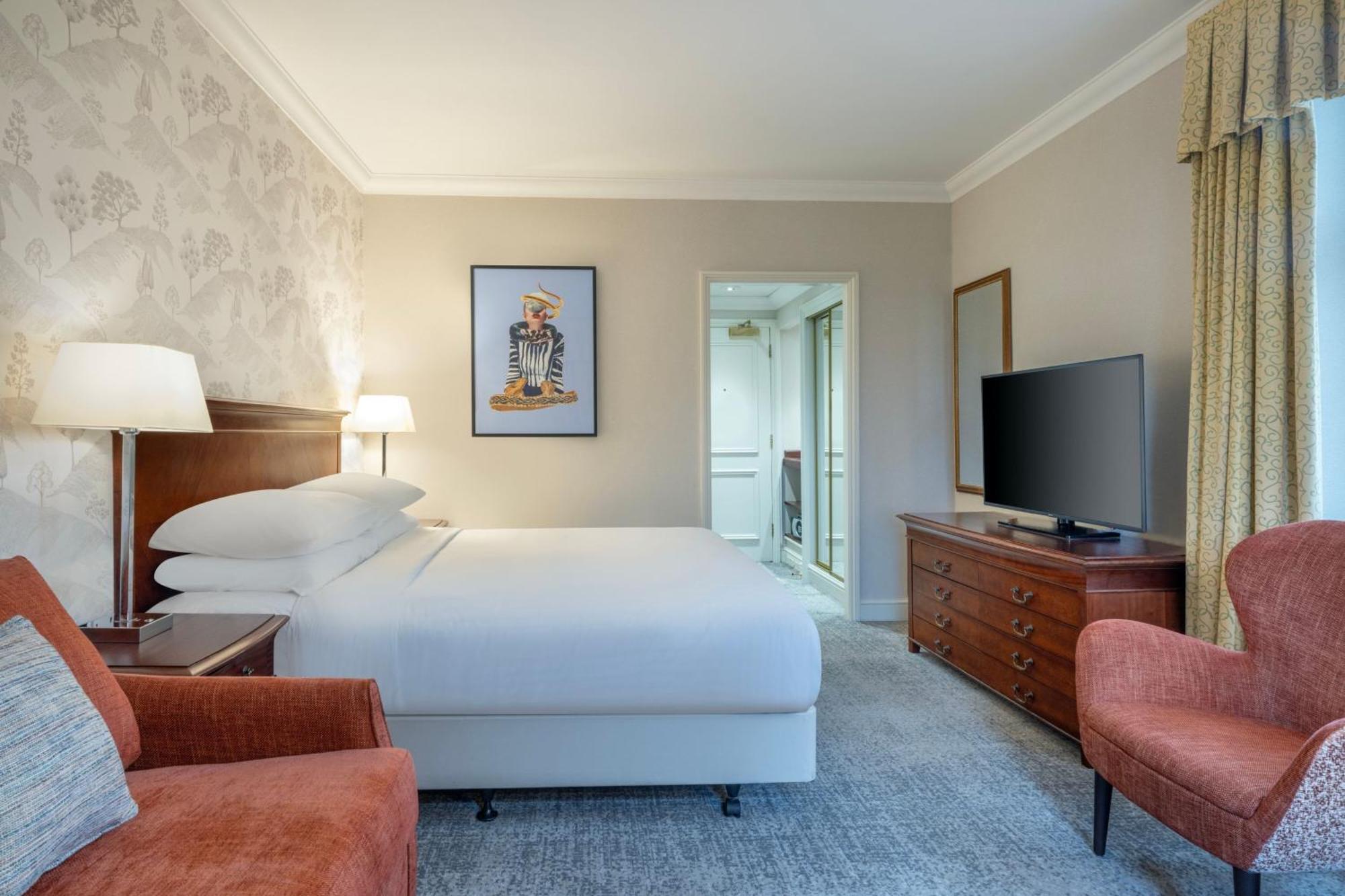 Superior King Room with View