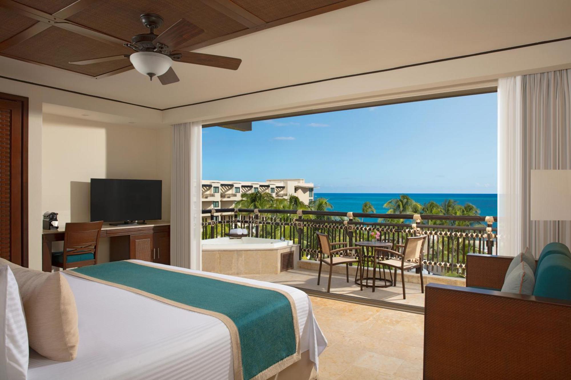 Preferred Club Ocean View and Pool Front with Outdoor Jacuzzi (King bed),631585998:JPEG