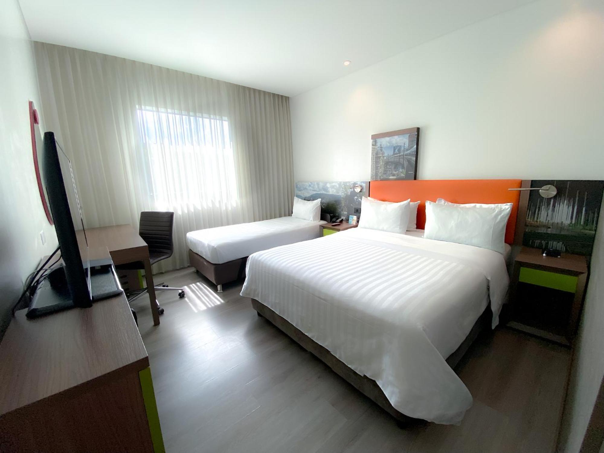 Queen Room with Sofa Bed - Non-Smoking