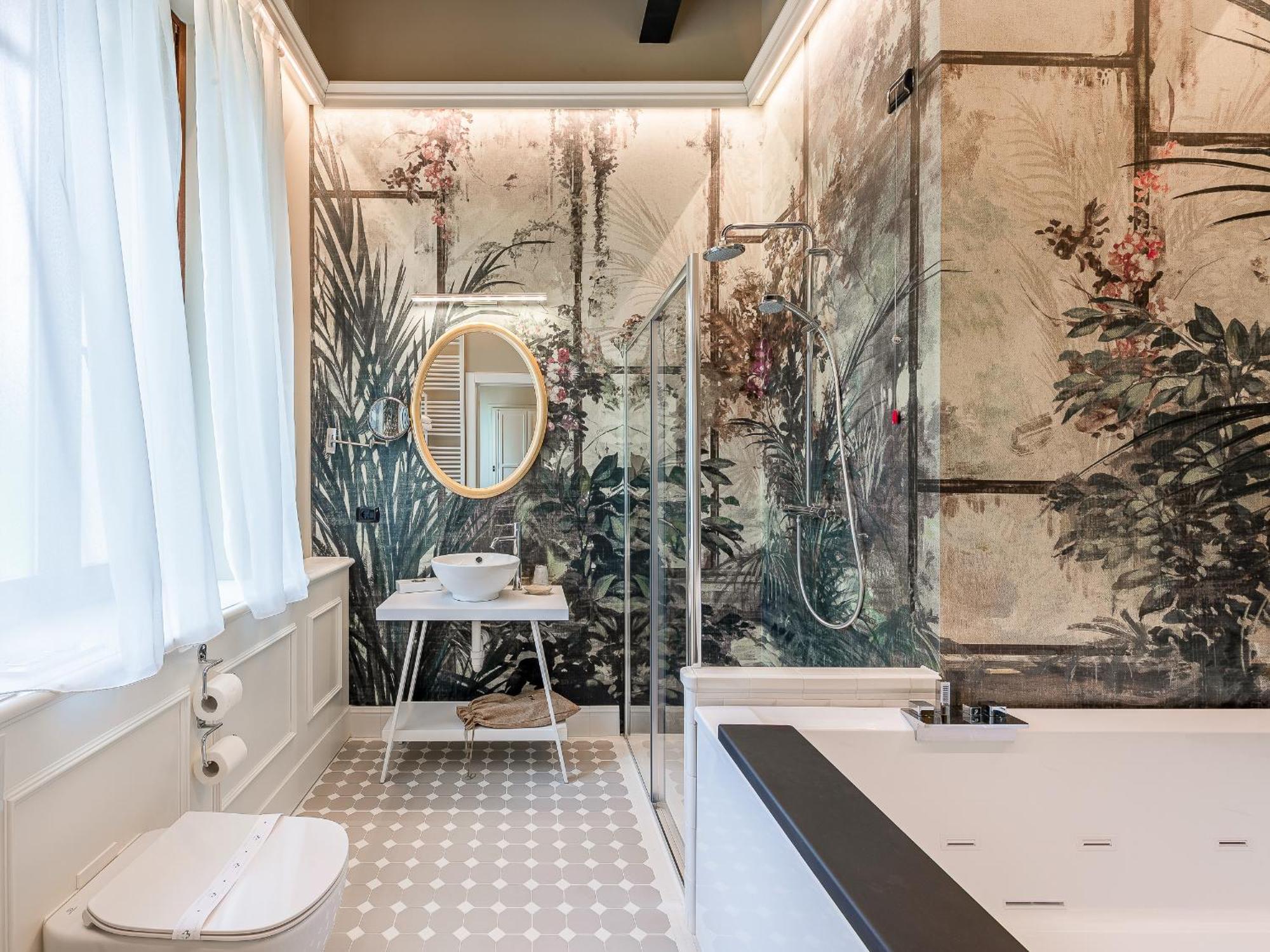 Deluxe Suite Spa Bath
