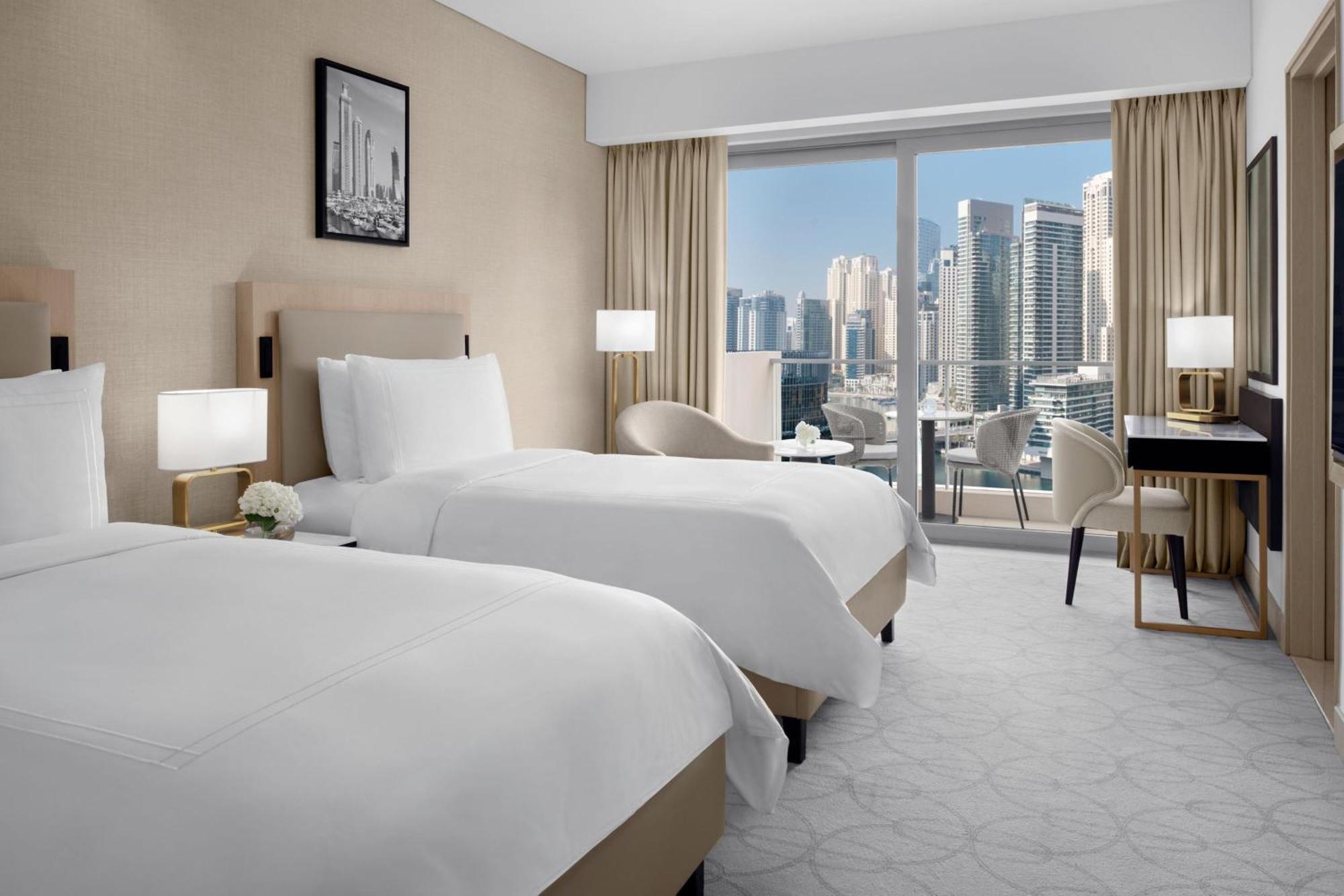 Habitación Deluxe con vistas al puerto deportivo, 2 camas individuales y acceso directo al centro comercial Dubai Marina Mall y a Marina Walk