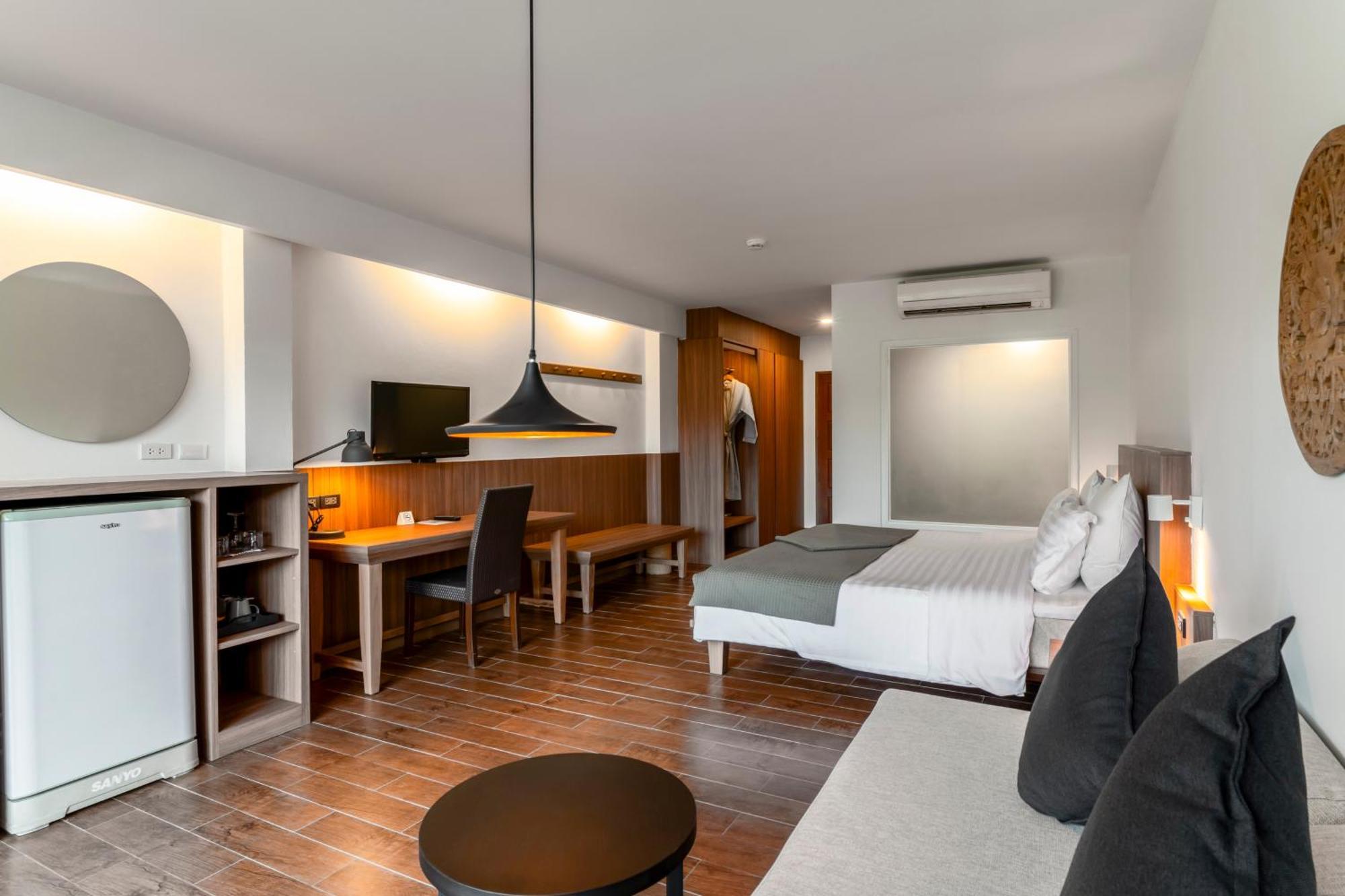 Grand Deluxe Pool View Room