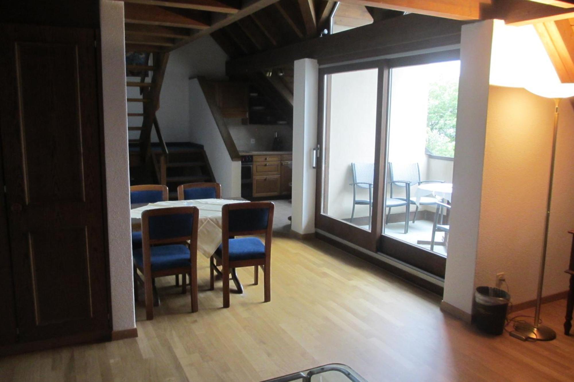 Apartment mit Balkon