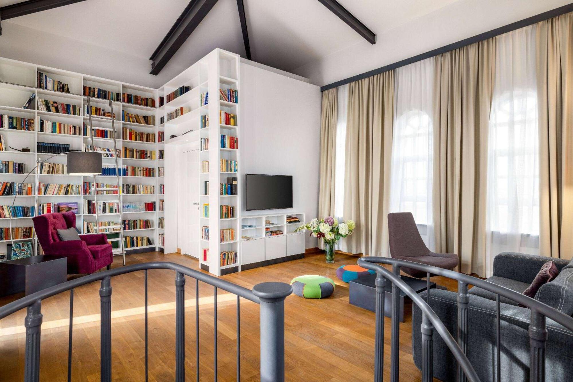 Deluxe Maisonette