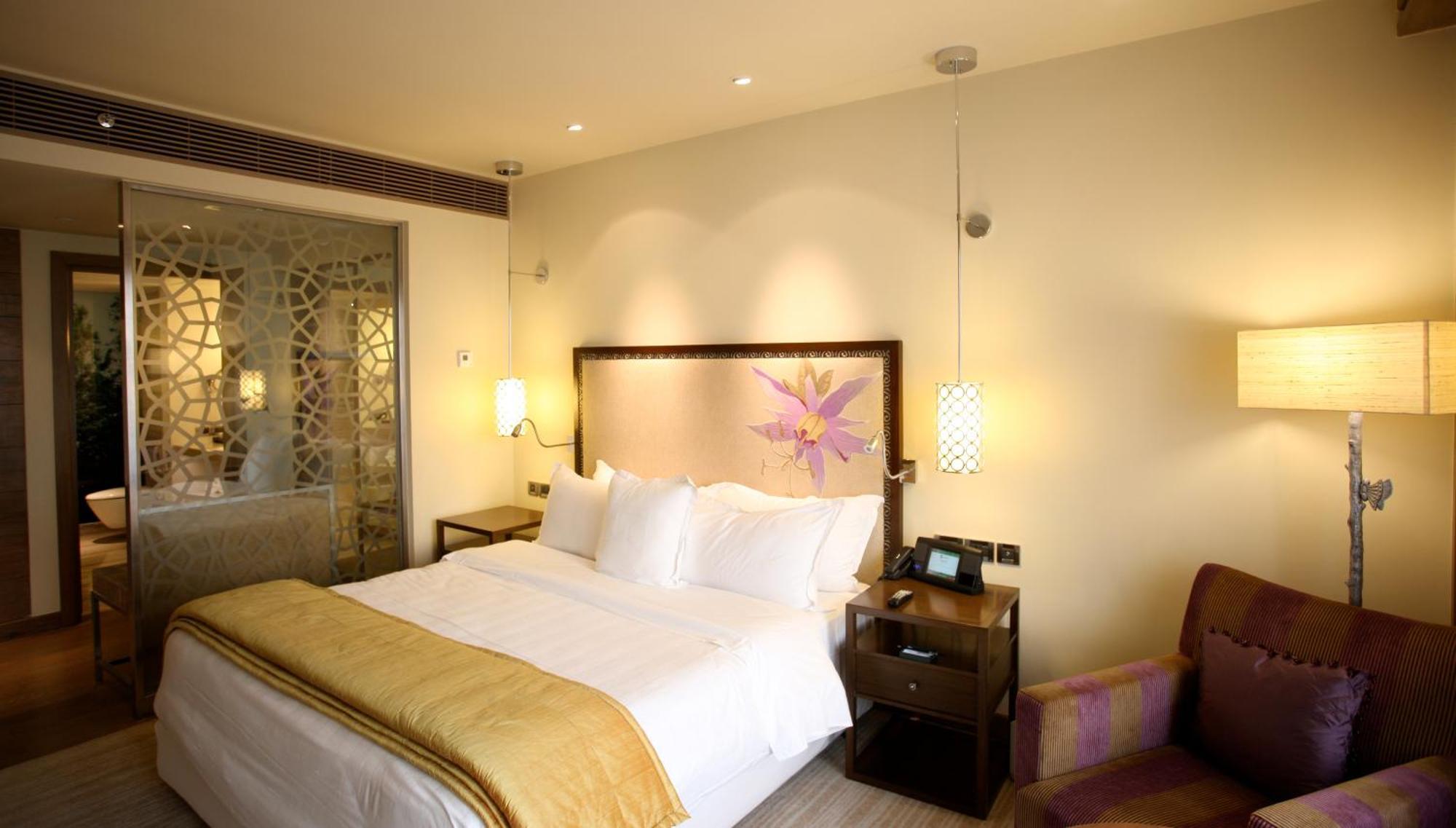 ITC One, Club level, Guest room, 1 King, Pool view, Balcony