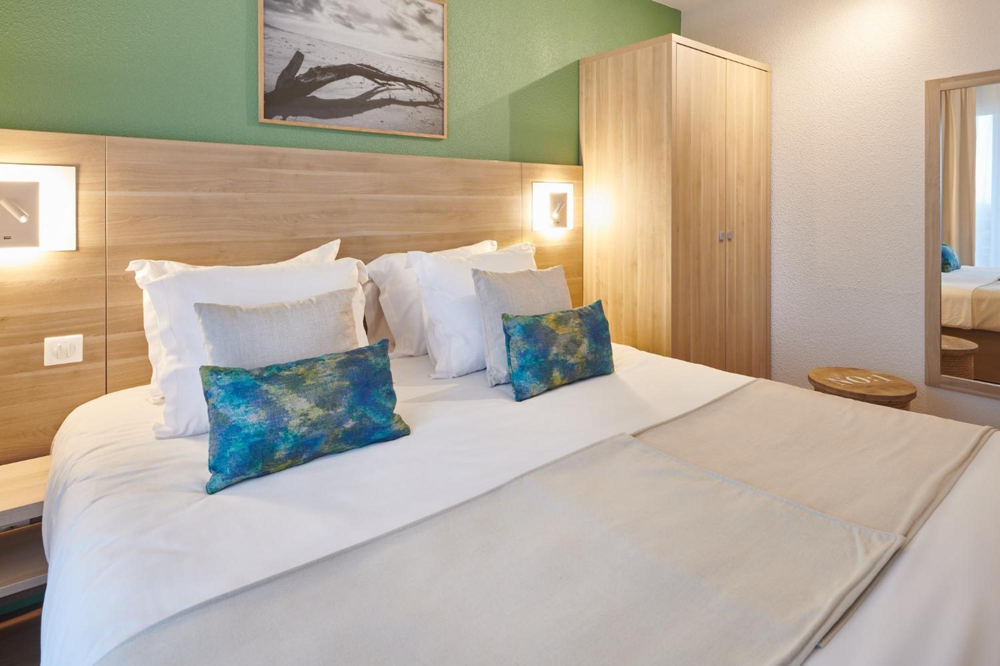 Double Room,1544747419:JPEG