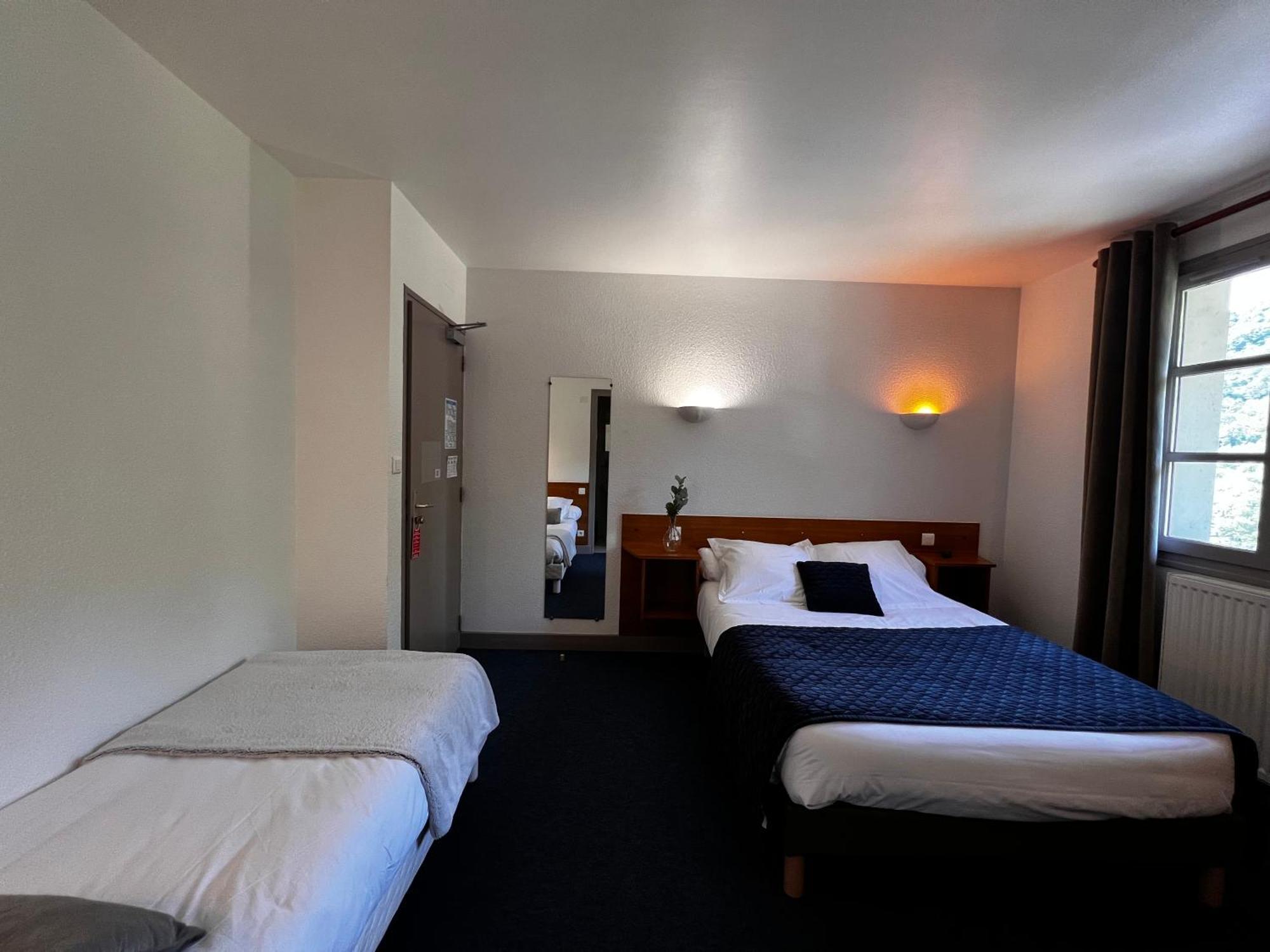 Chambre Triple - Accessible aux Personnes à Mobilité Réduite