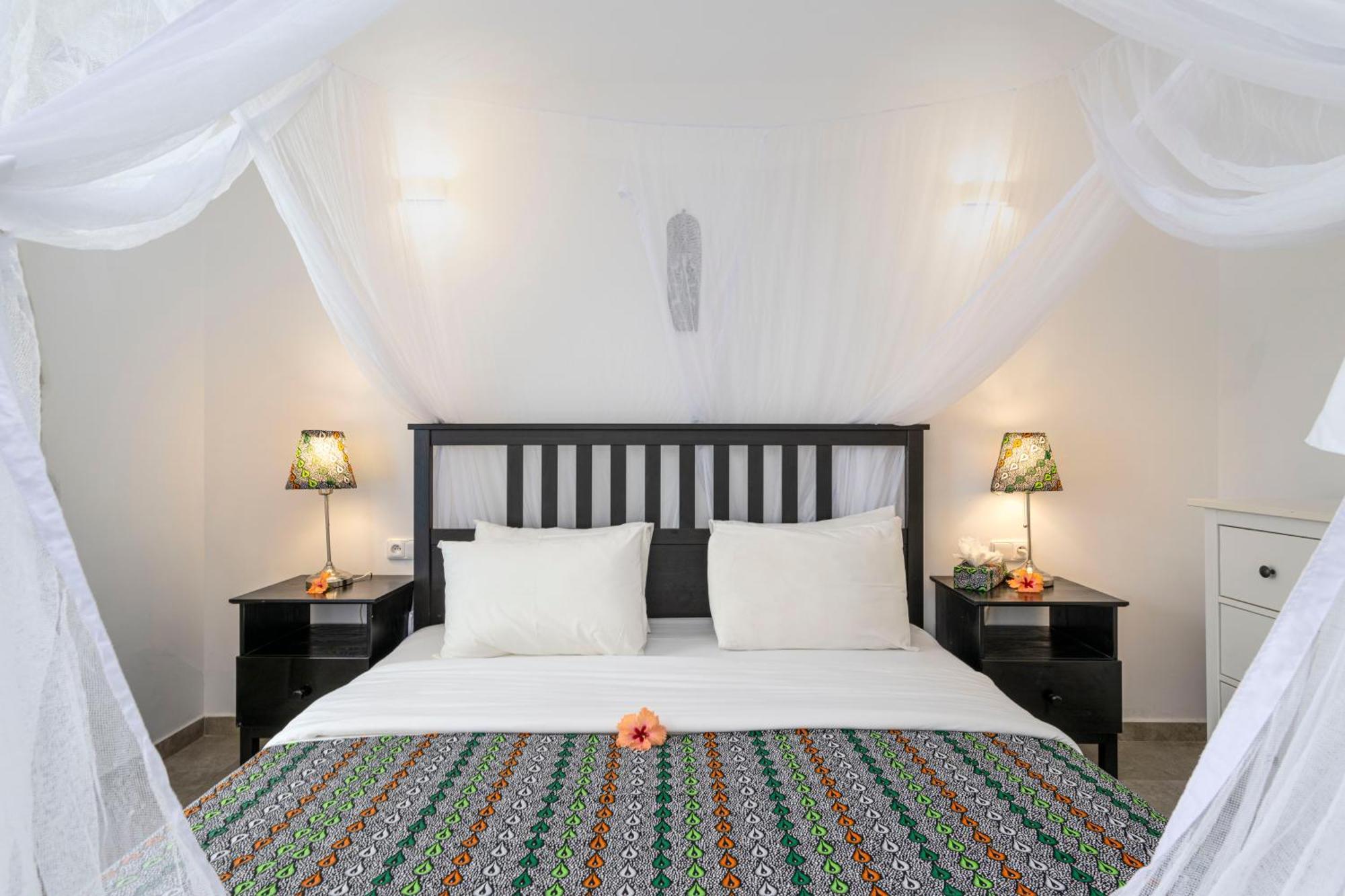 Ebony Double Bed Studio