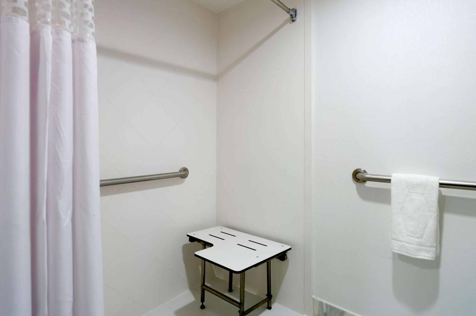 King Room with Roll-In Shower - Mobility and Hearing Access,1548842257:JPEG