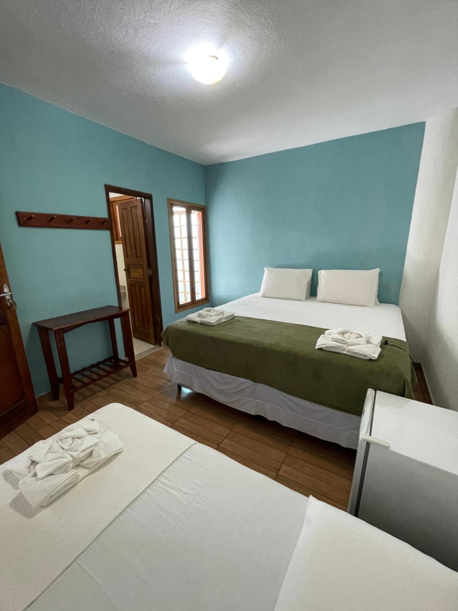 Quarto Triplo com Banheiro Privativo
