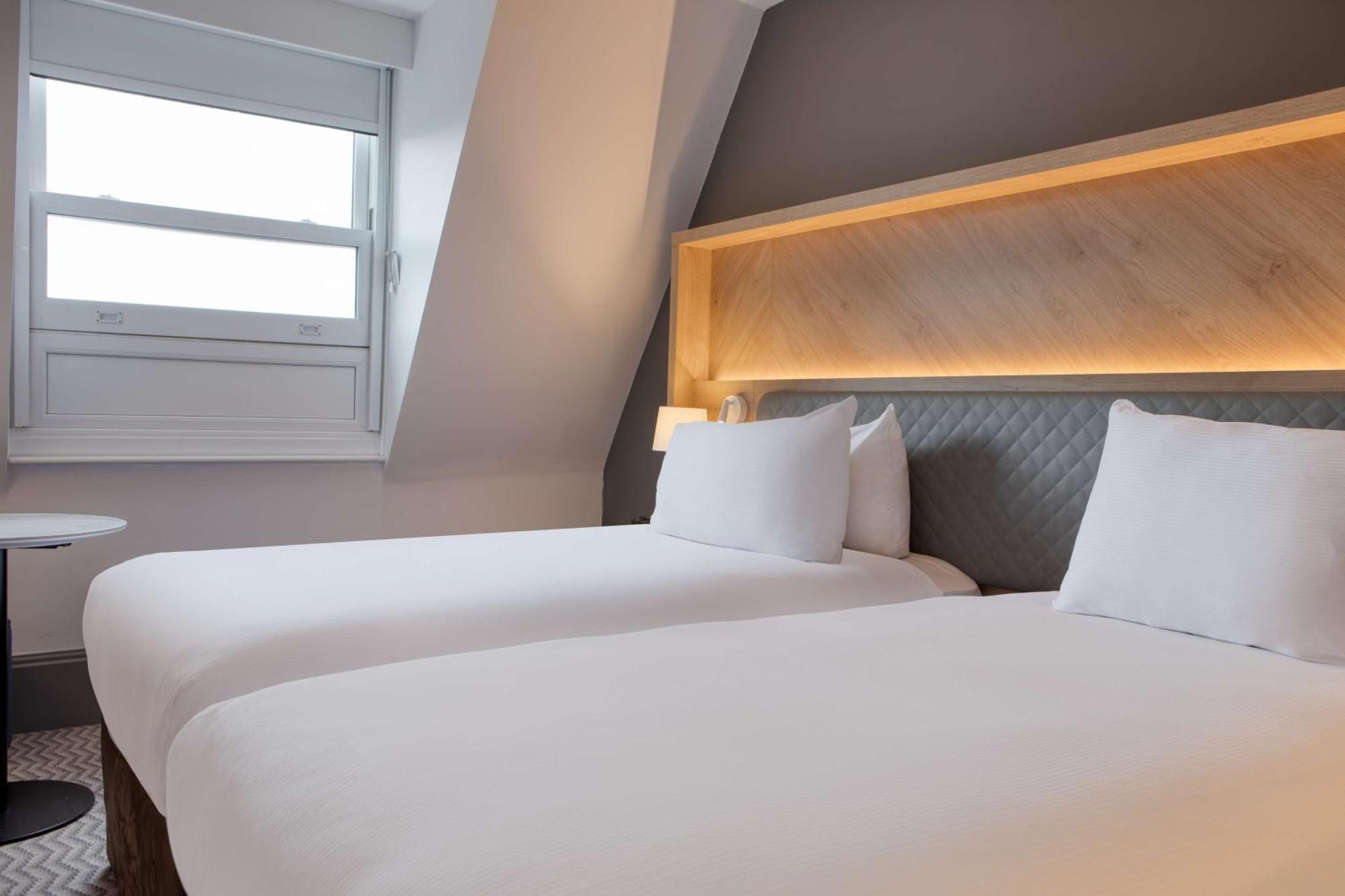 Tweepersoonskamer met 2 Aparte Bedden