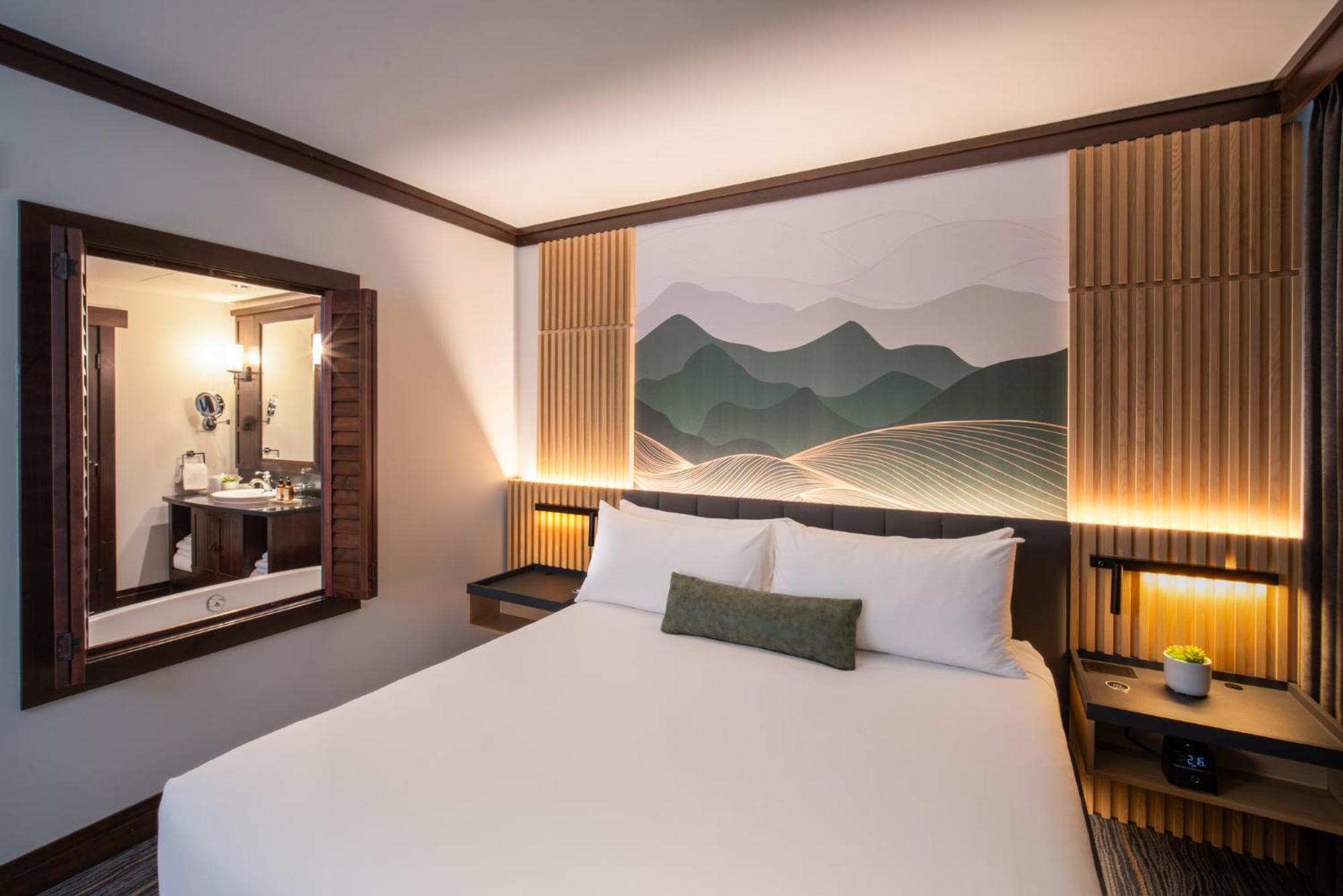 One-Bedroom Suite with Lake View,1555842214:JPEG