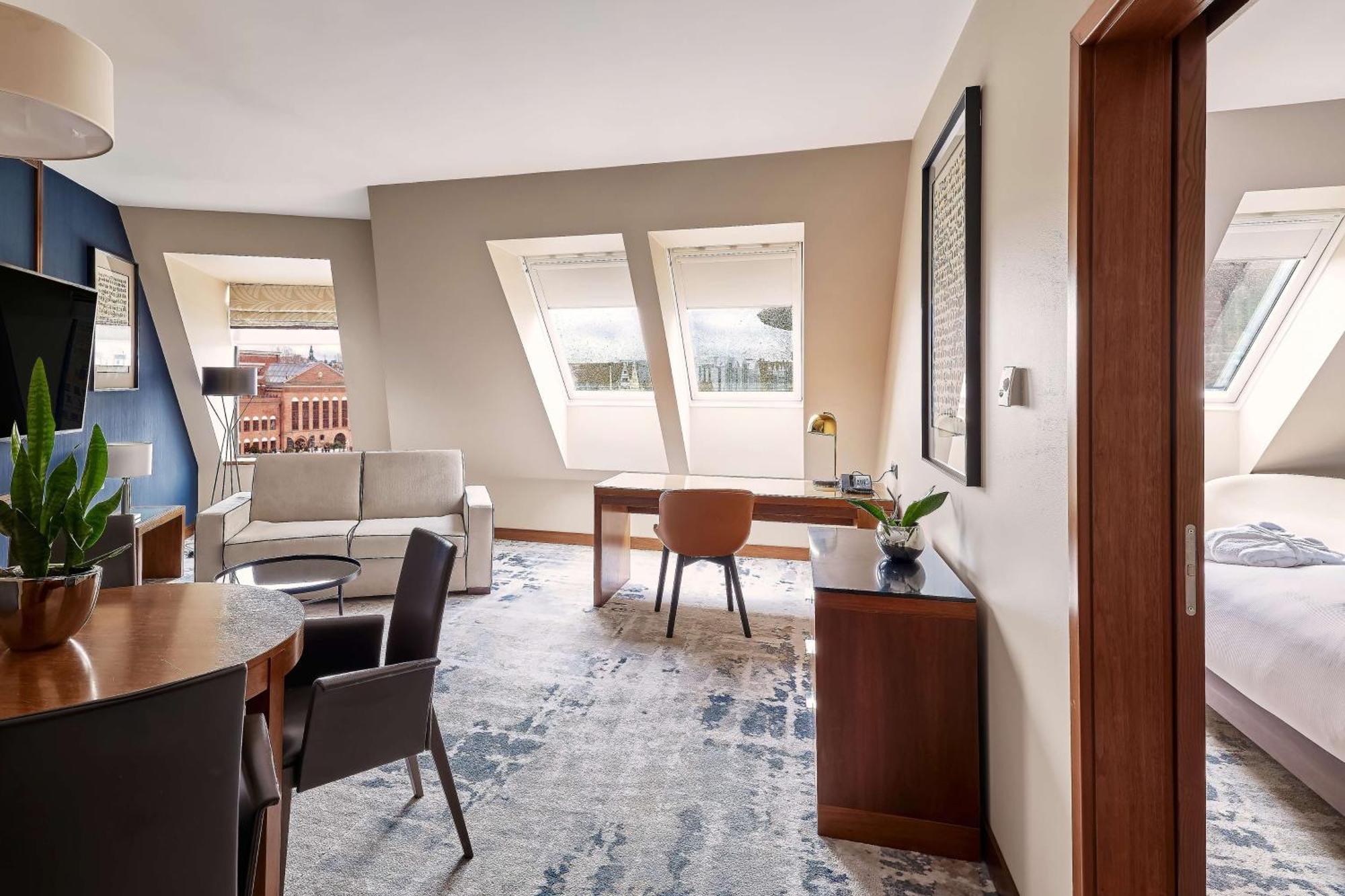 King Suite with River View,1548855154:JPEG