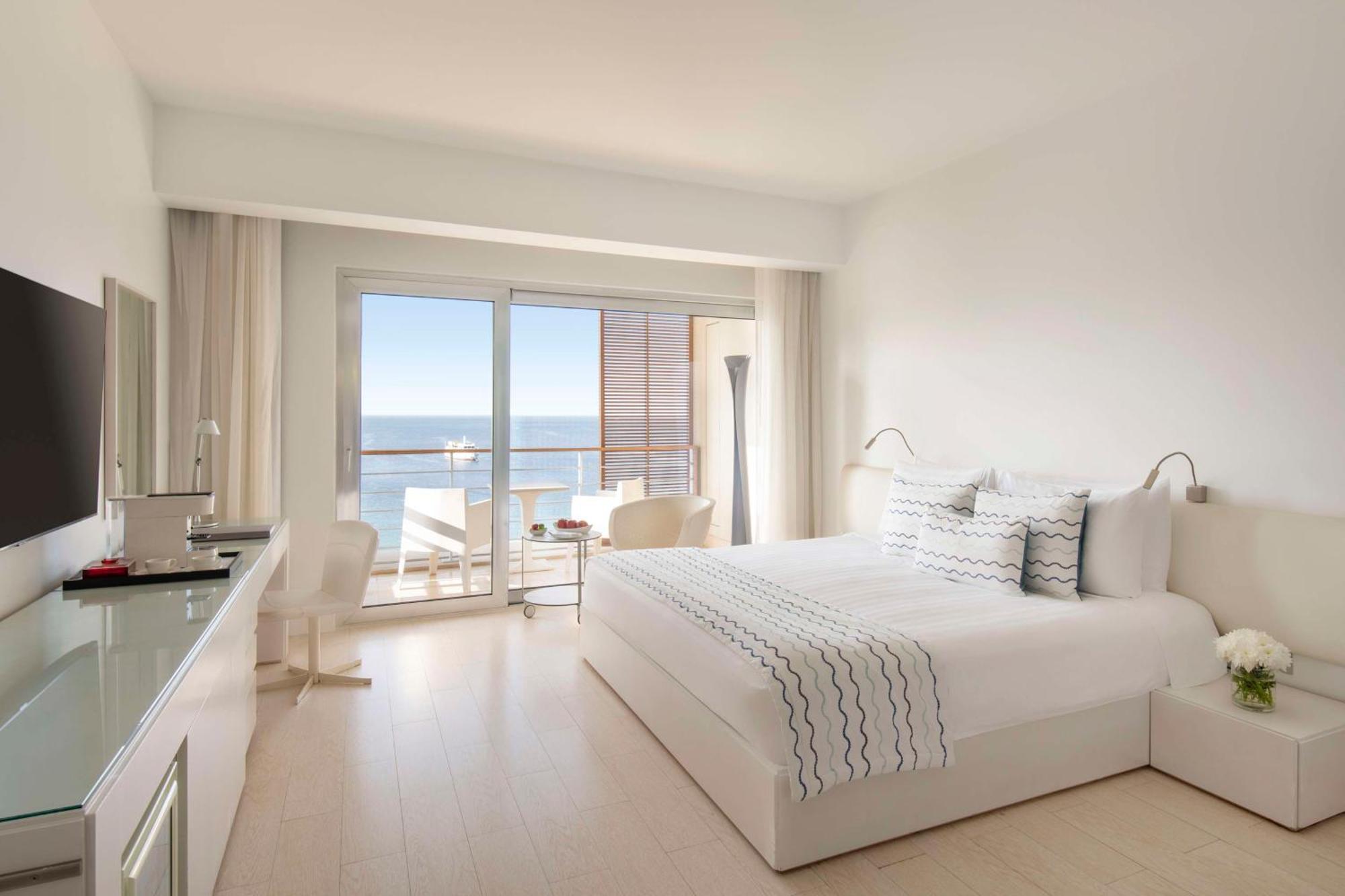 Sea View Panoramic Club Room King Bed