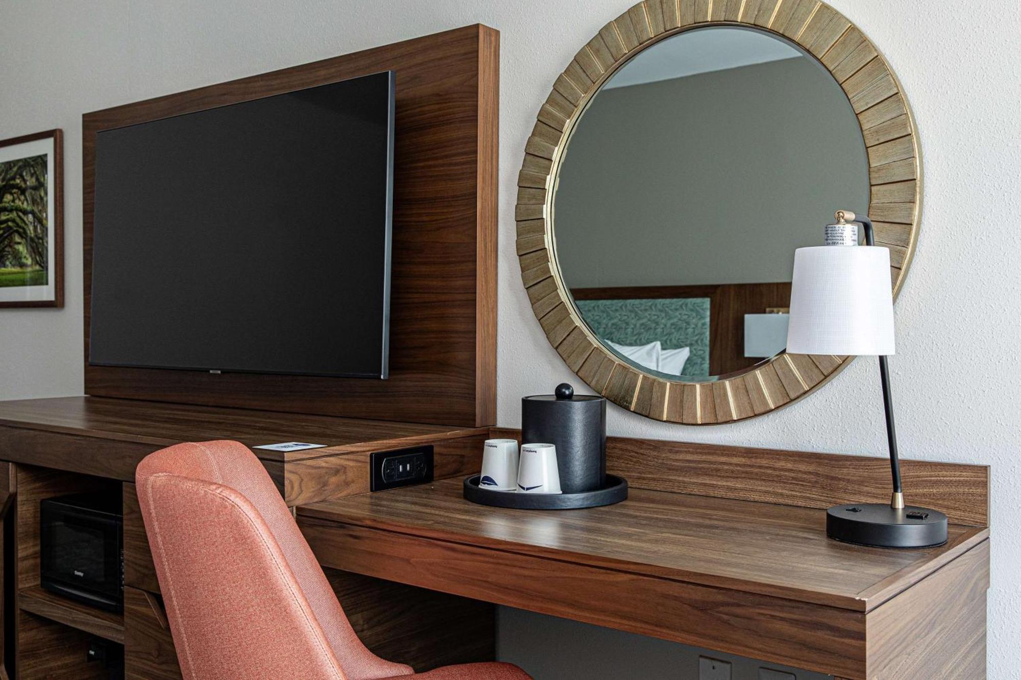 One-Bedroom King Suite
