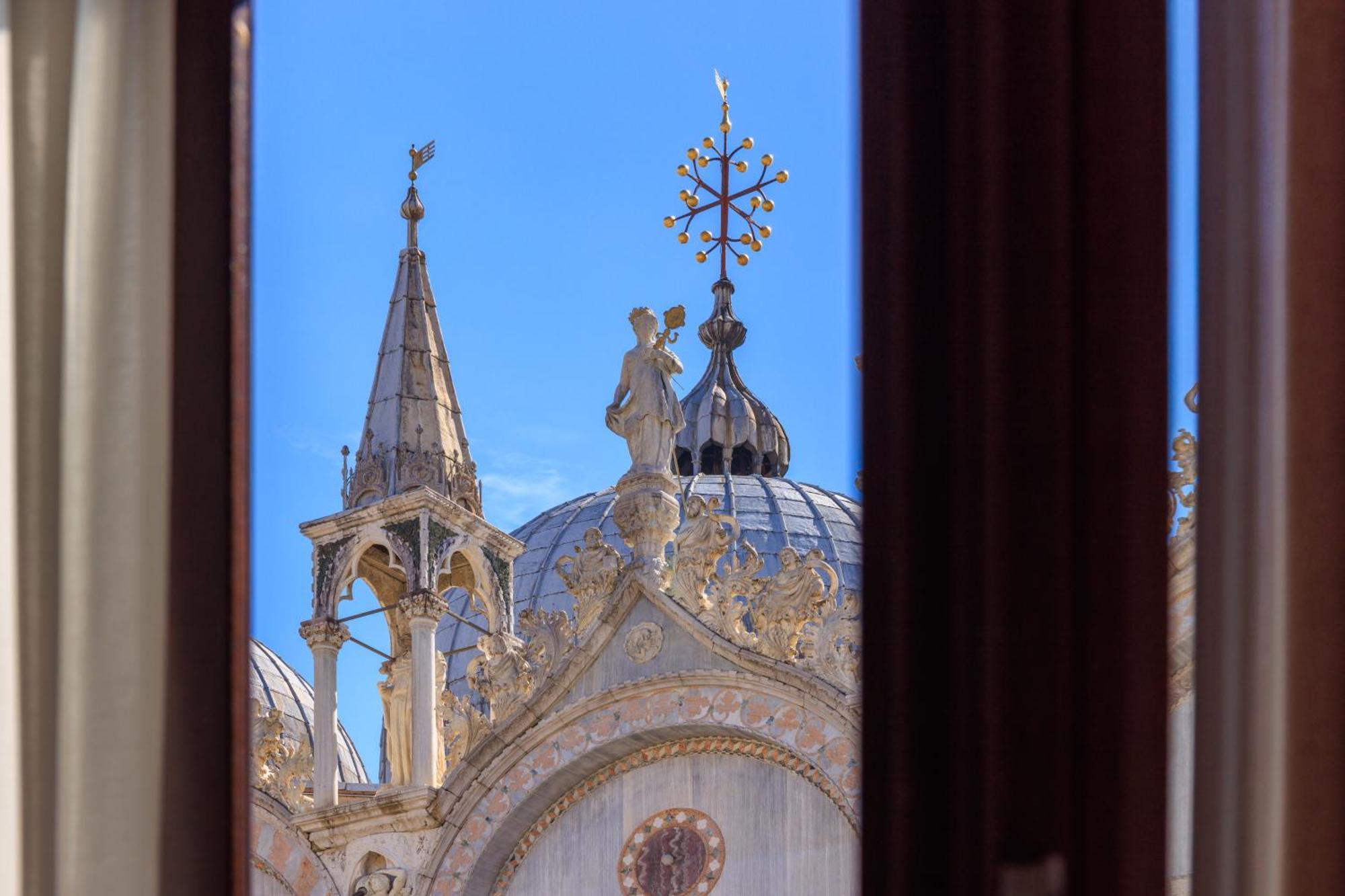 Deluxe King Room San Marco Square View