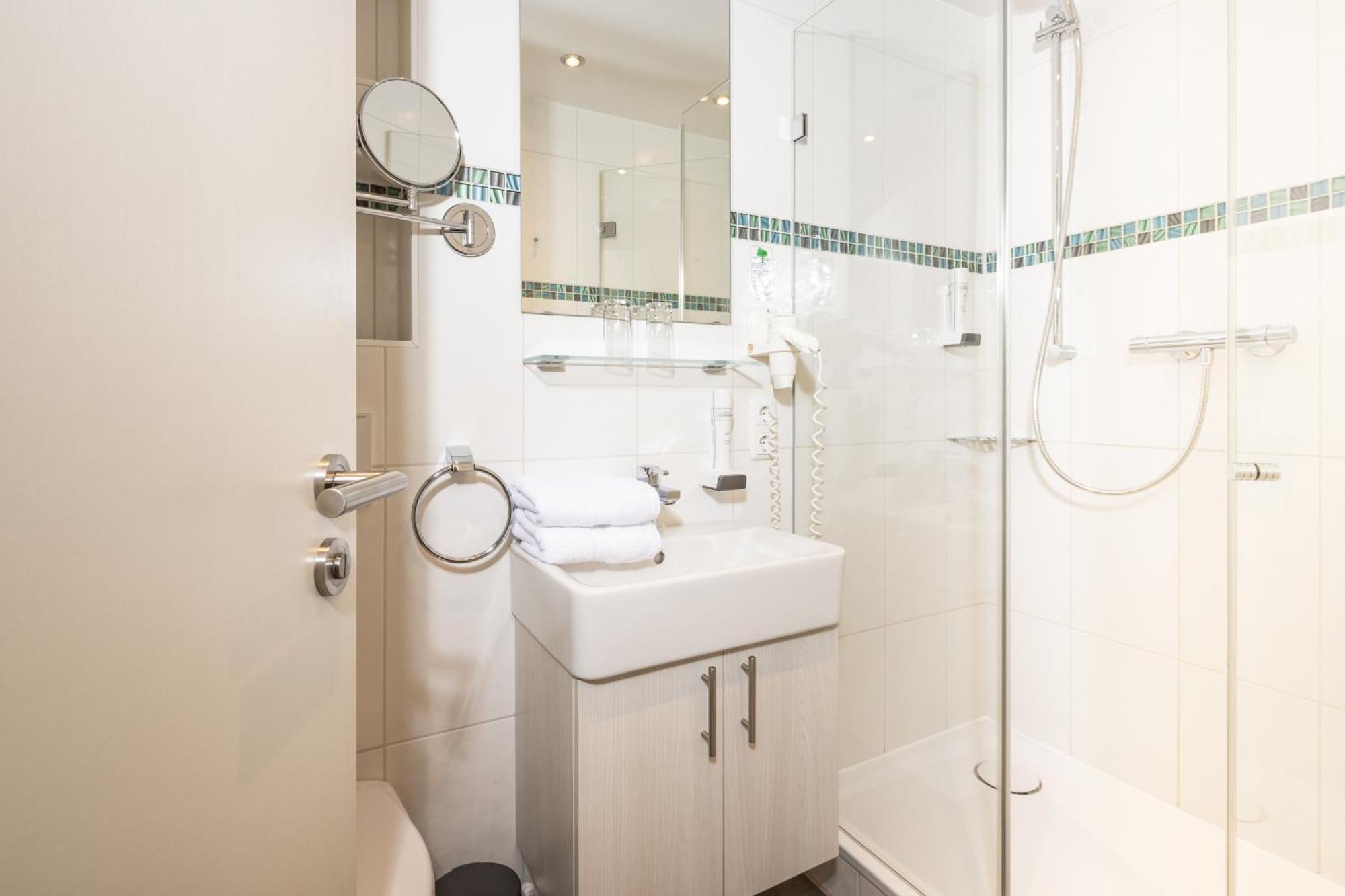 Twin Room (separate beds) with balcony,1580446709:JPEG