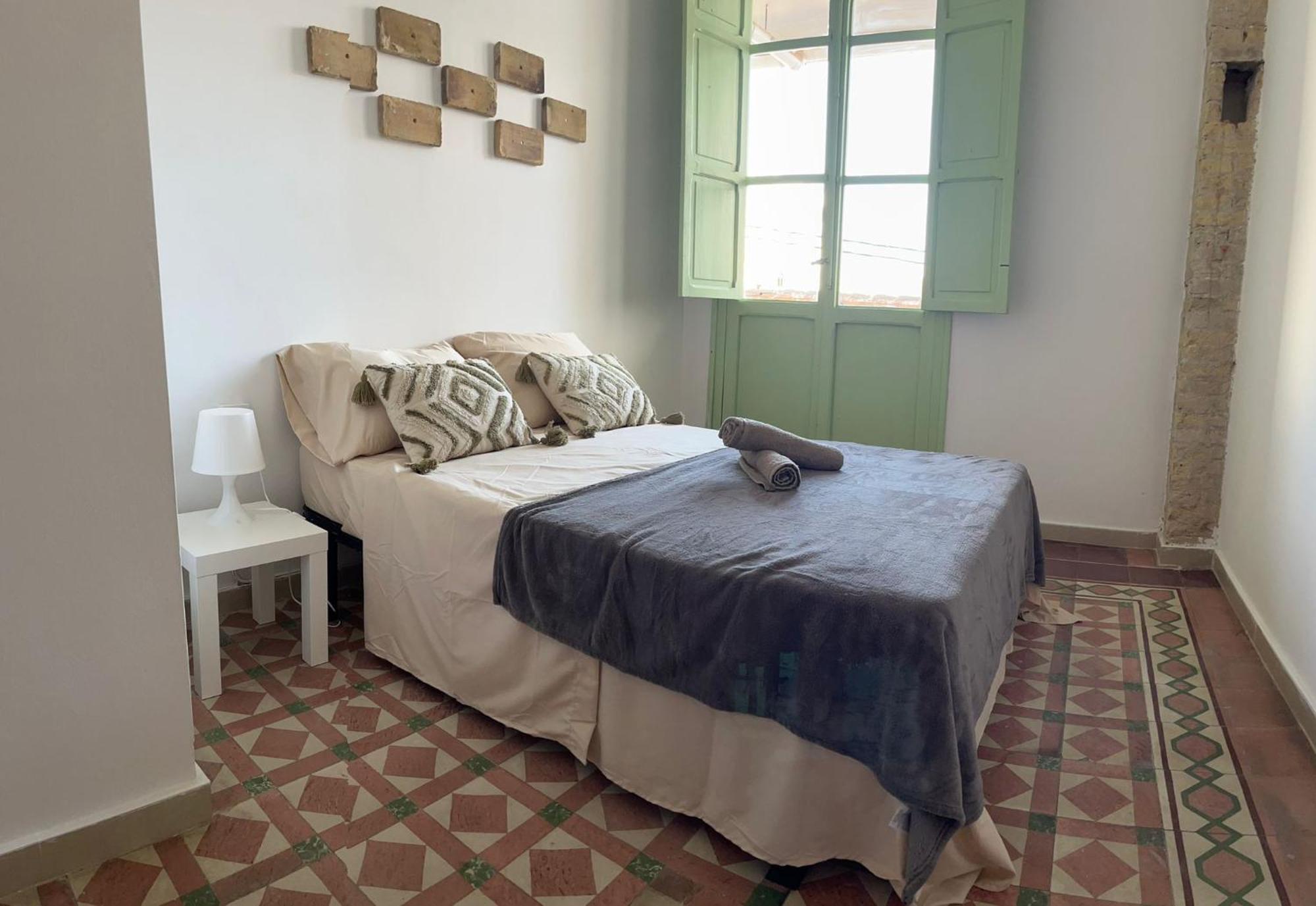 Standard Double Room with Shared Bathroom