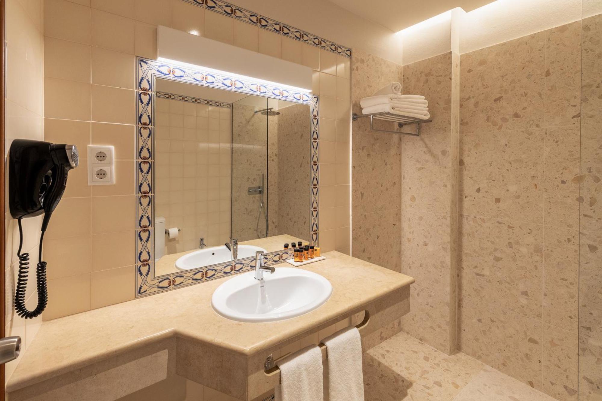 Large Twin Room Sea View