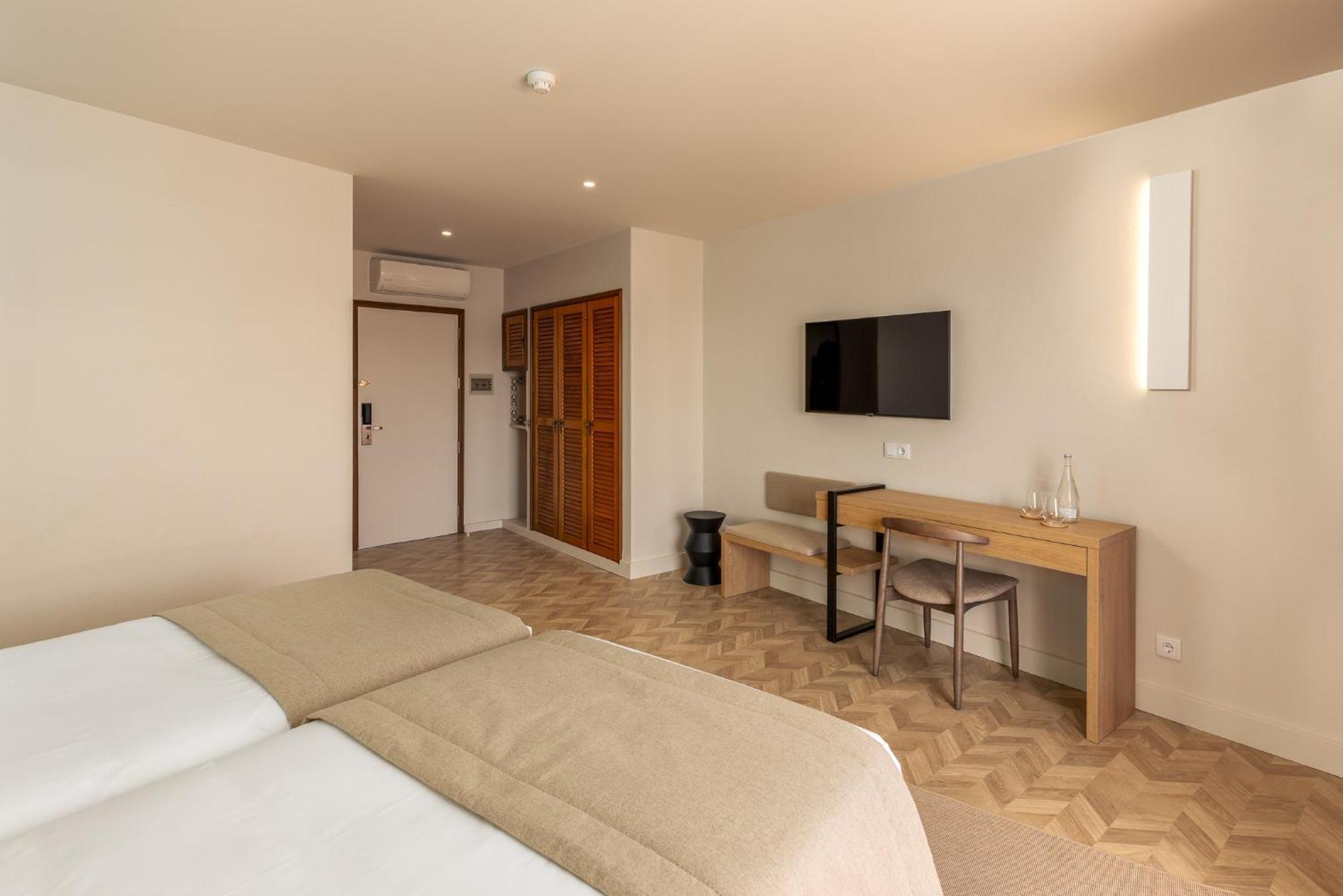Large Twin Room Sea View