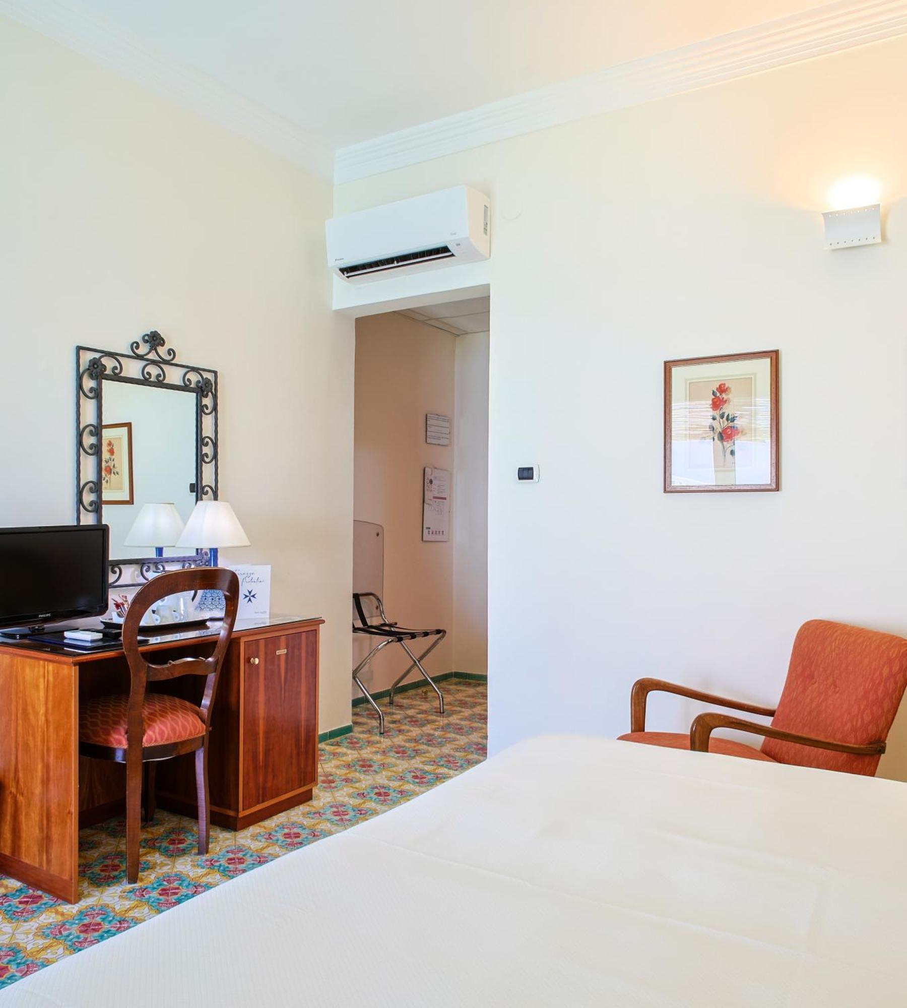 Deluxe Double or Twin Room Spa Bath