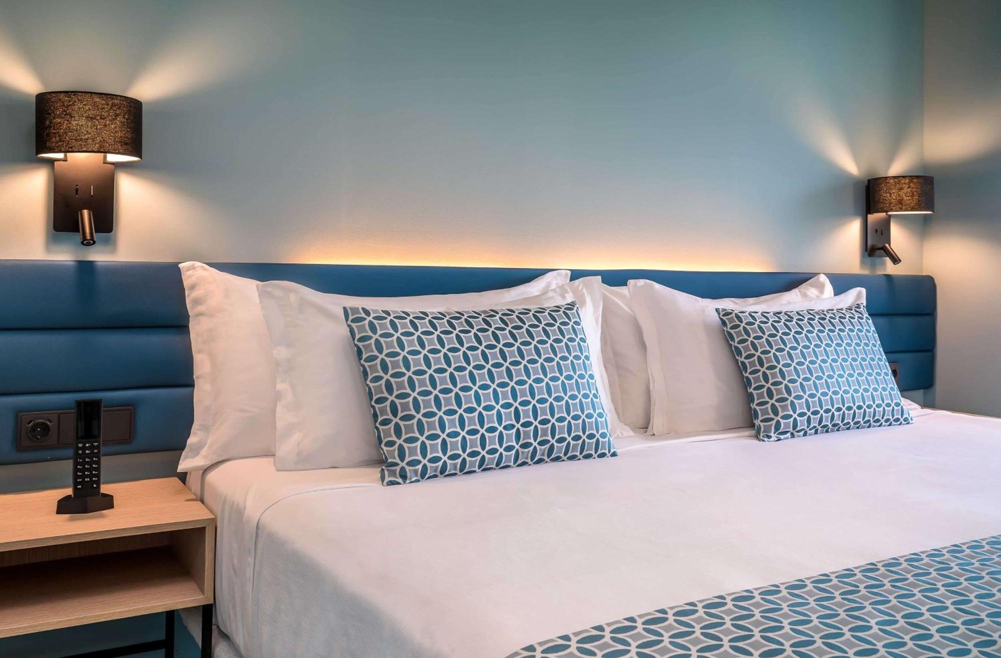 Superior Tweepersoonskamer met 1 of 2 Bedden en zijzicht op het meer