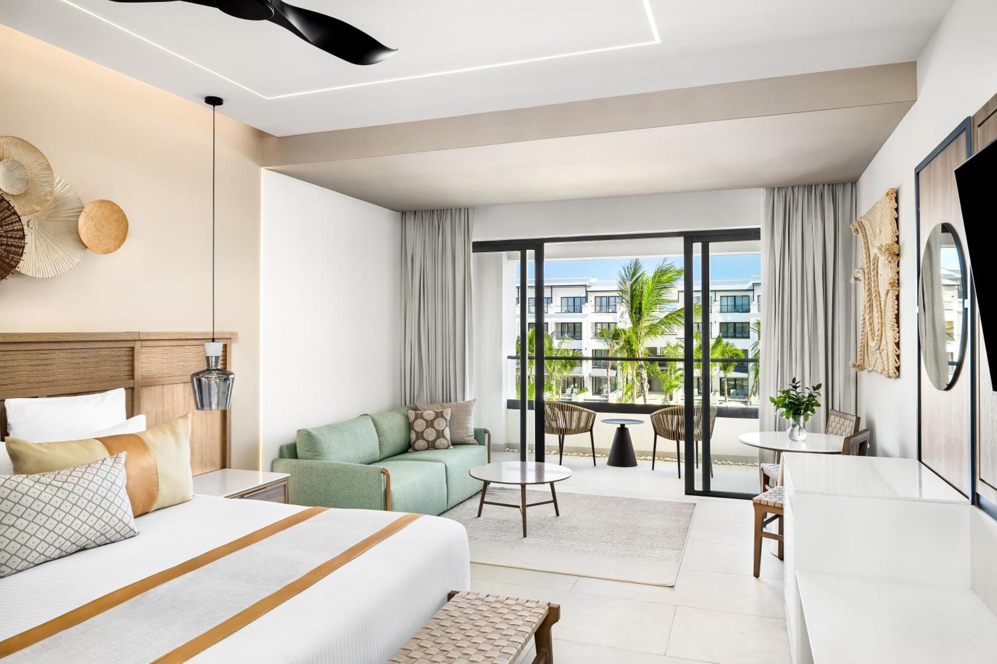 Suite Junior con vistas a la piscina y cama extragrande