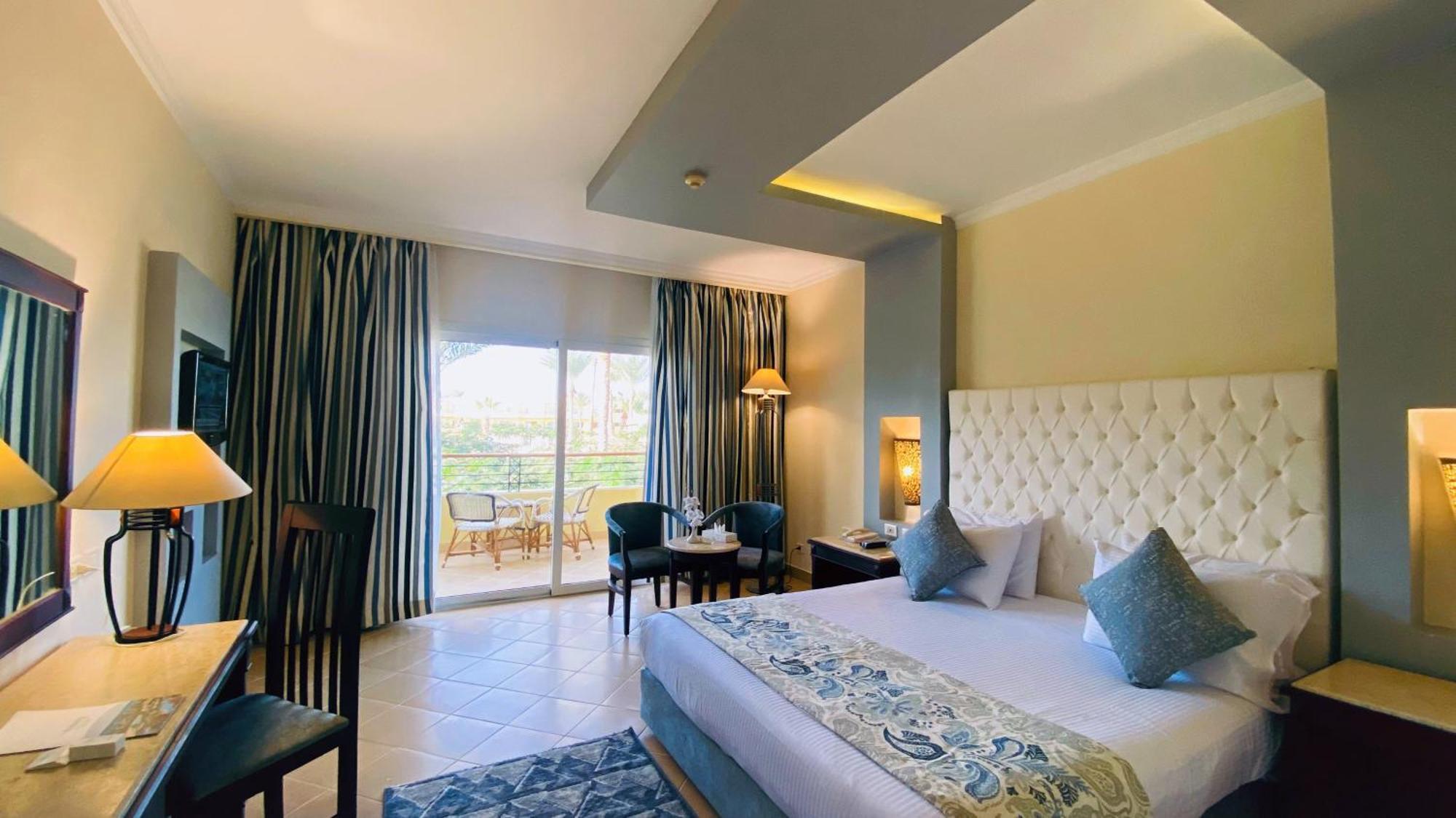 Chambre Double ou Lits Jumeaux Supérieure - Vue sur Piscine