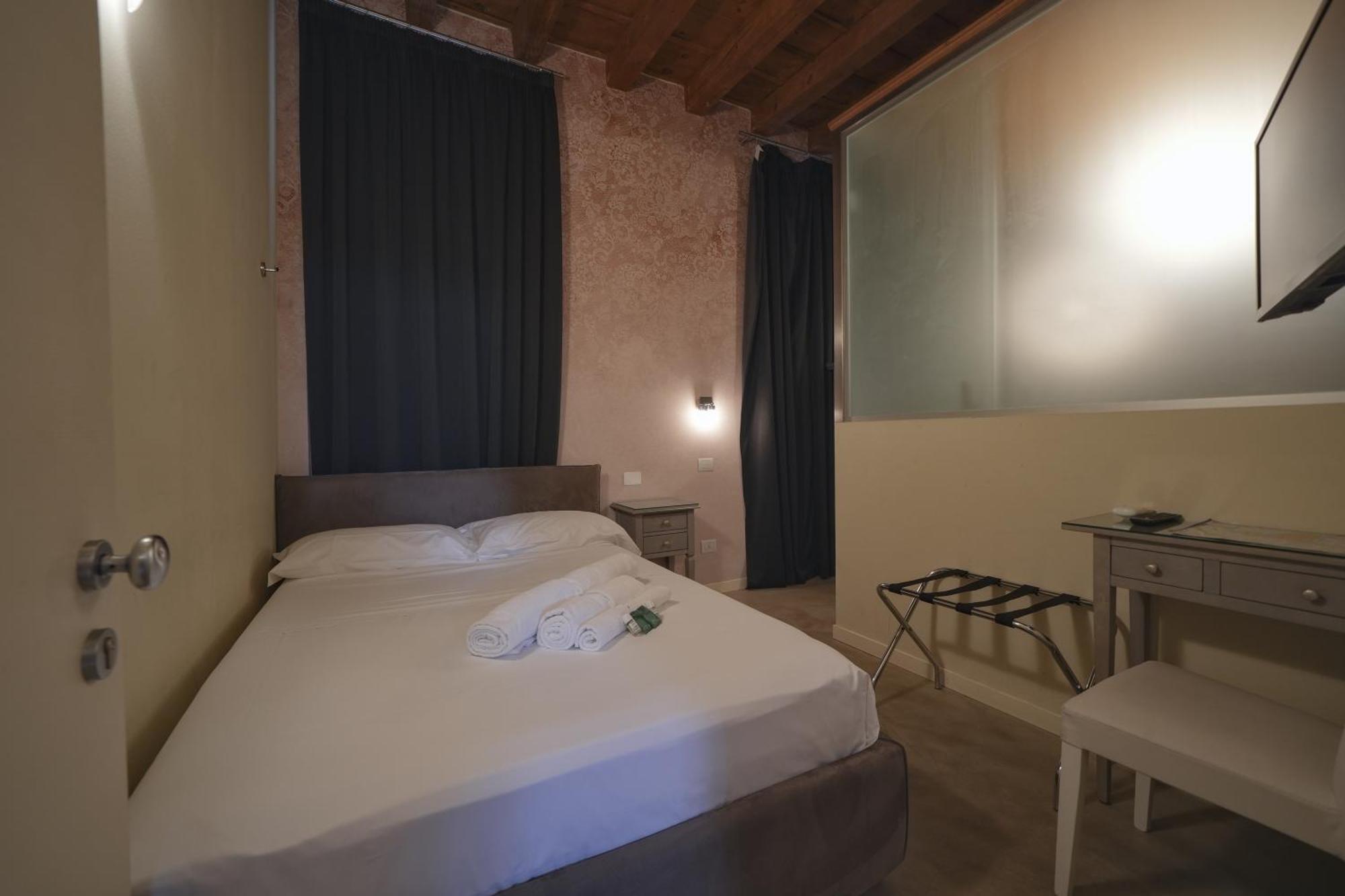 Small Double Room,1606631569:JPEG