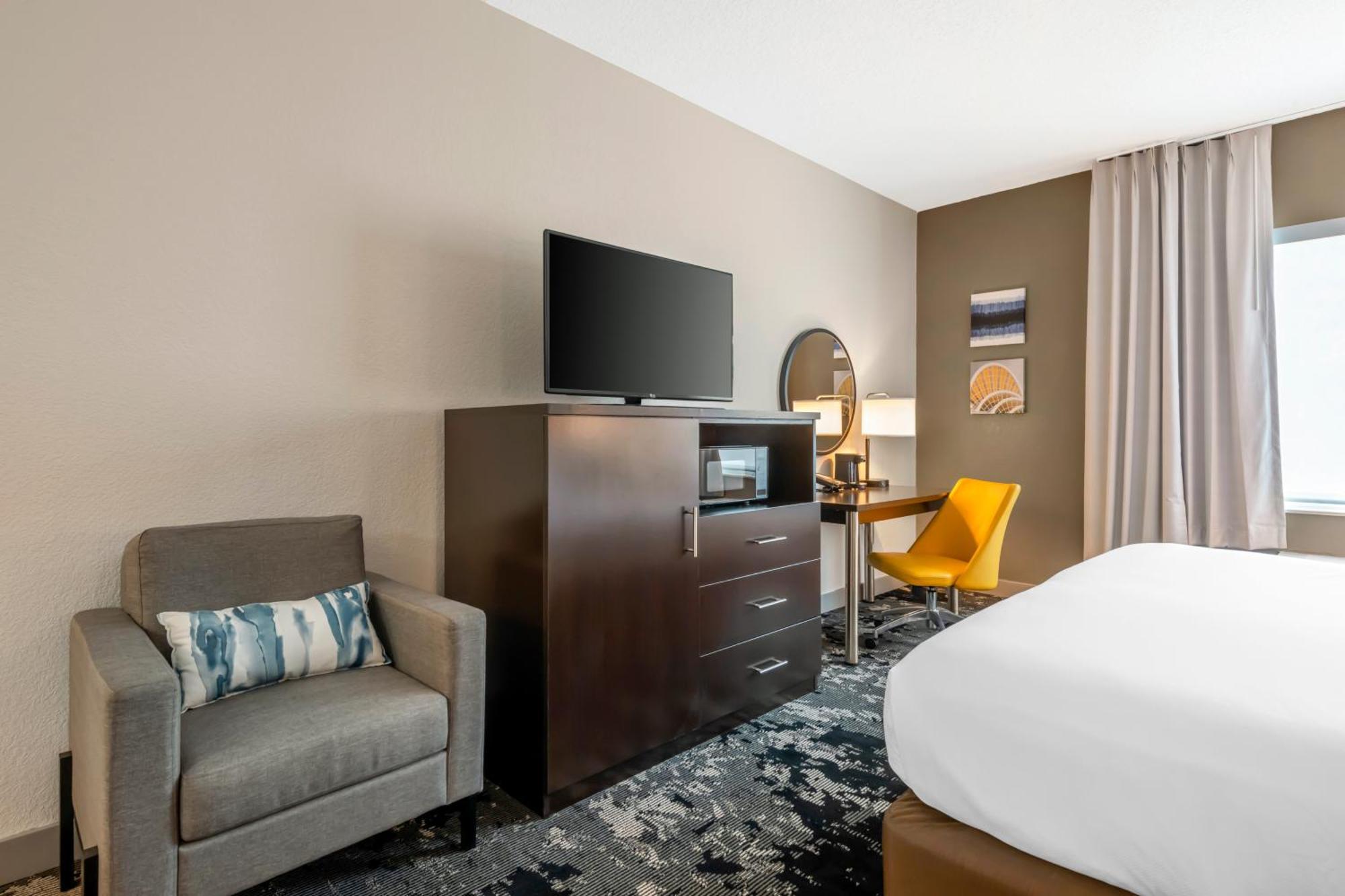 Standard Zimmer mit Kingsize-Bett Stadtblick