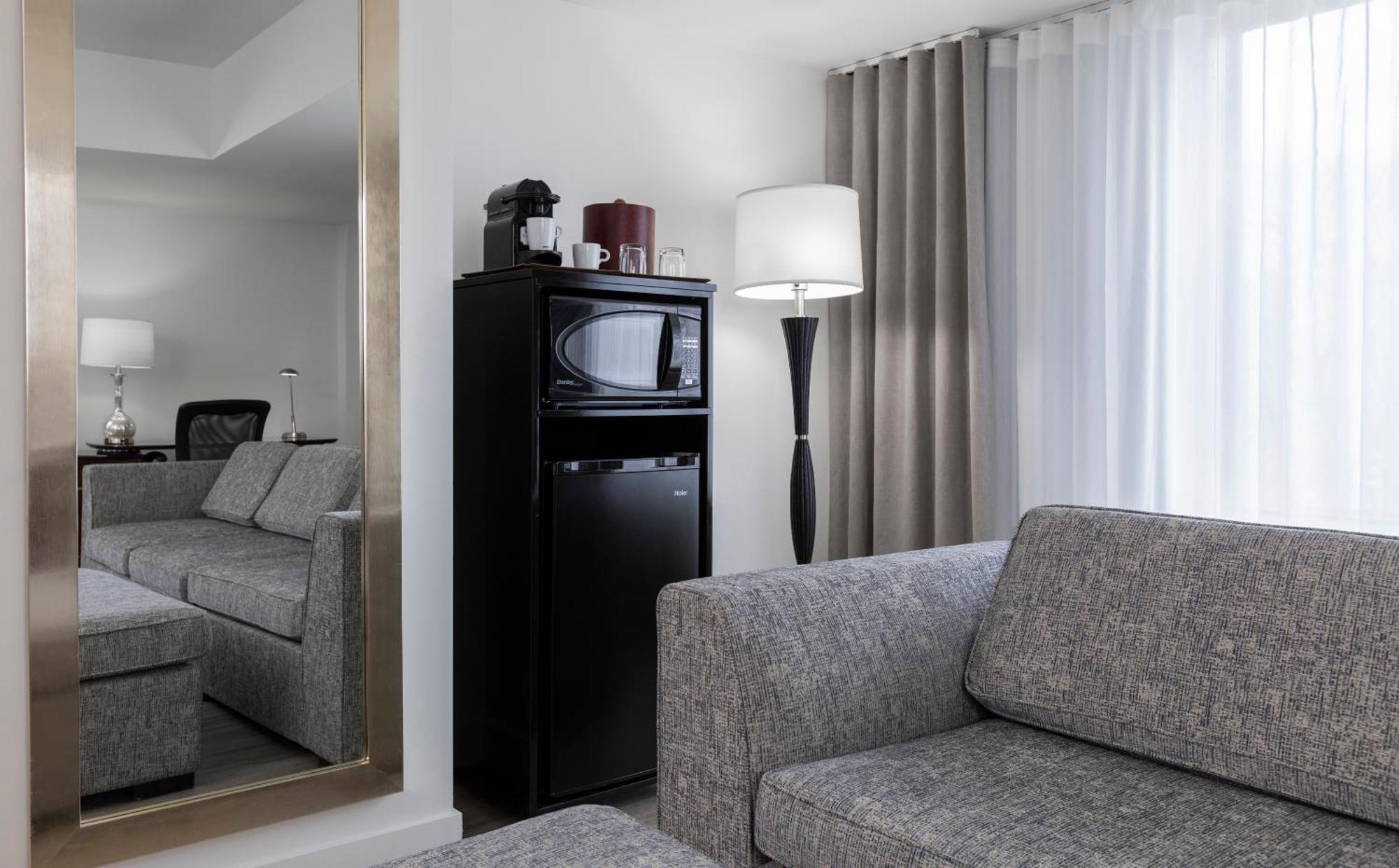 King Corner Room