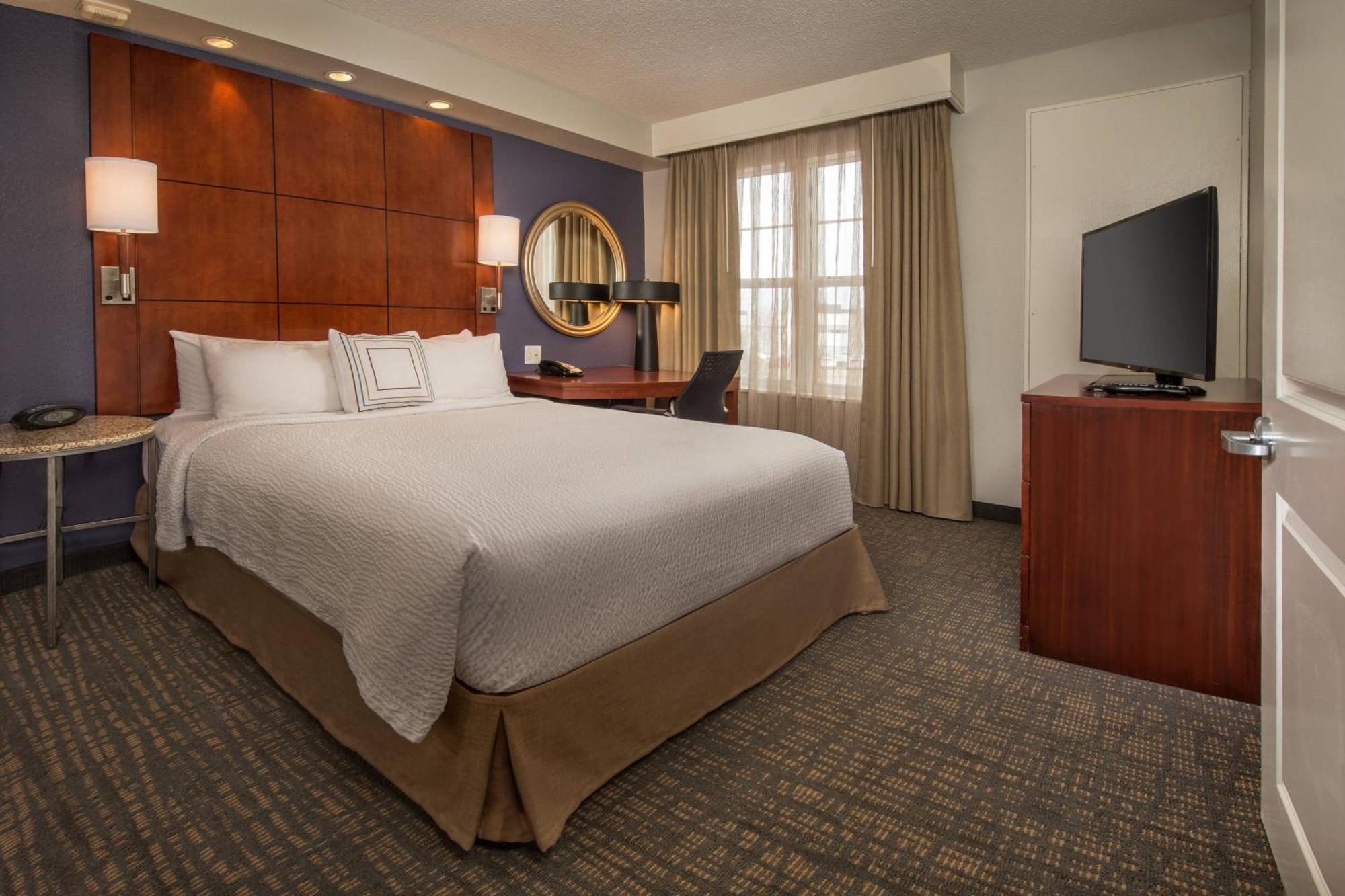 Two-Bedroom Suite,1629396560:JPEG