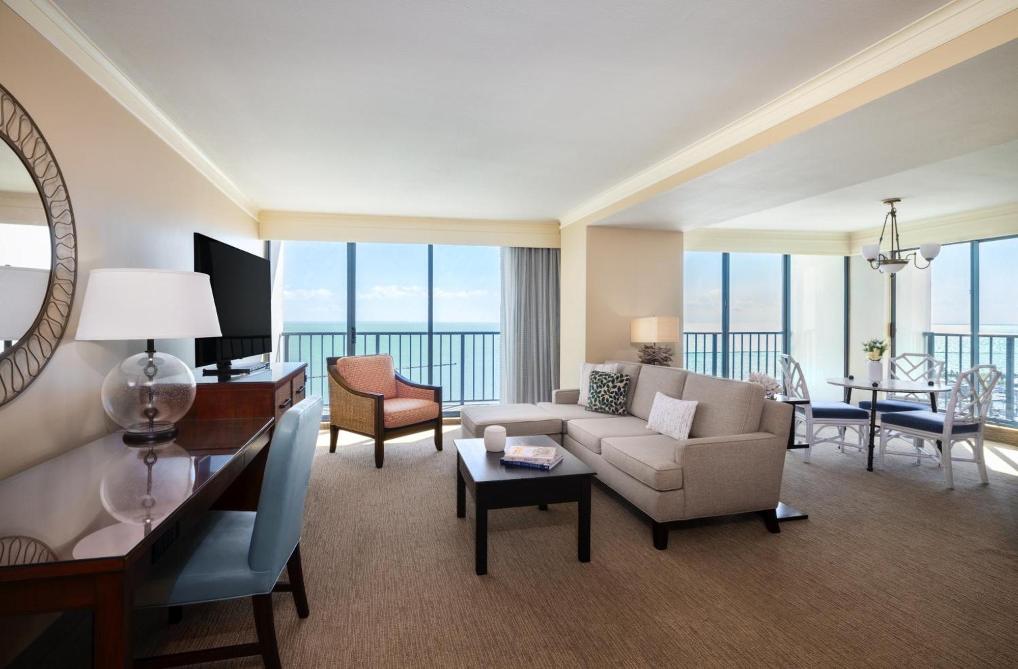 Bay View Suite 1 King Bed,1634438949:JPEG