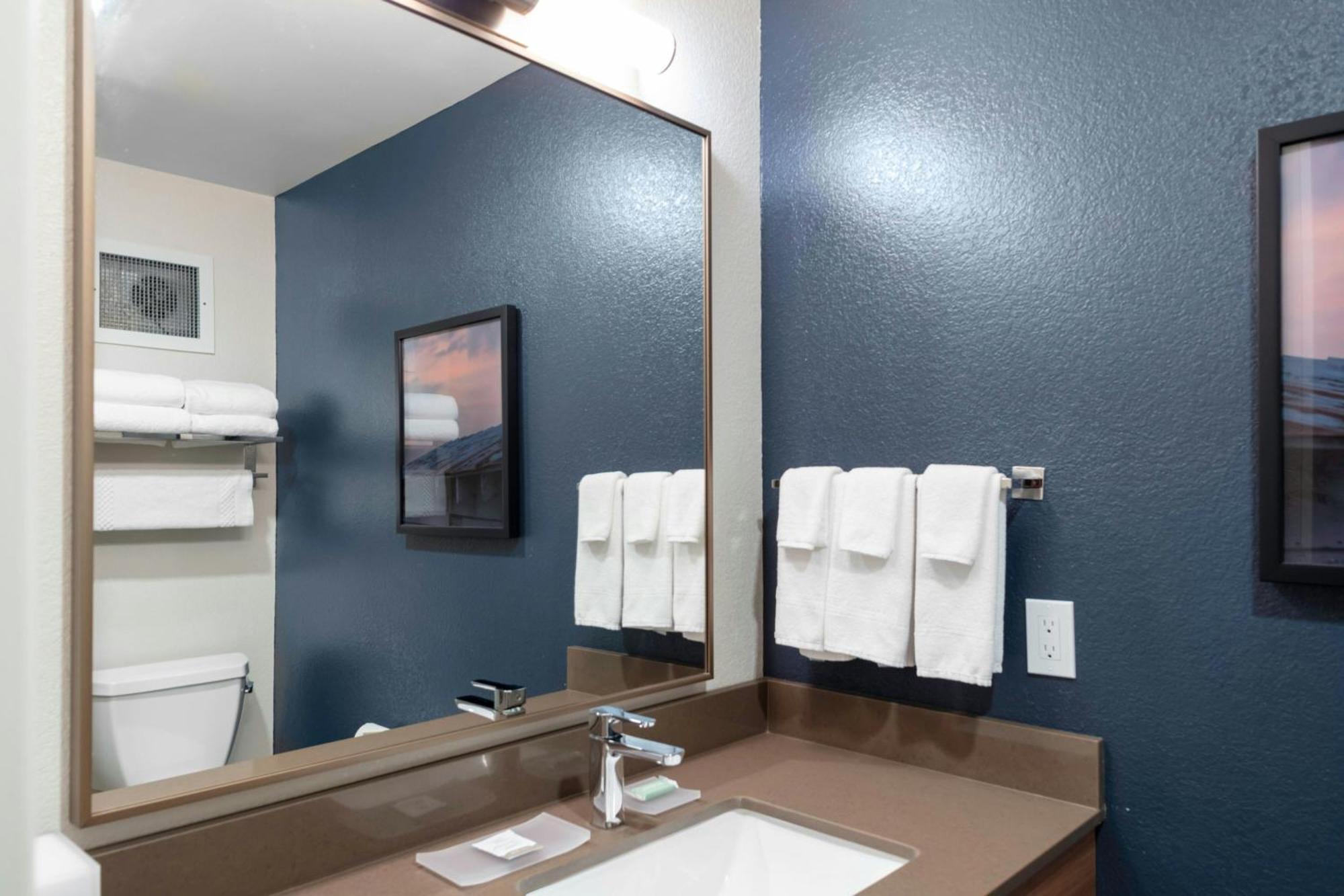King Room with Roll-In Shower - Mobility Access/Hearing Accessible