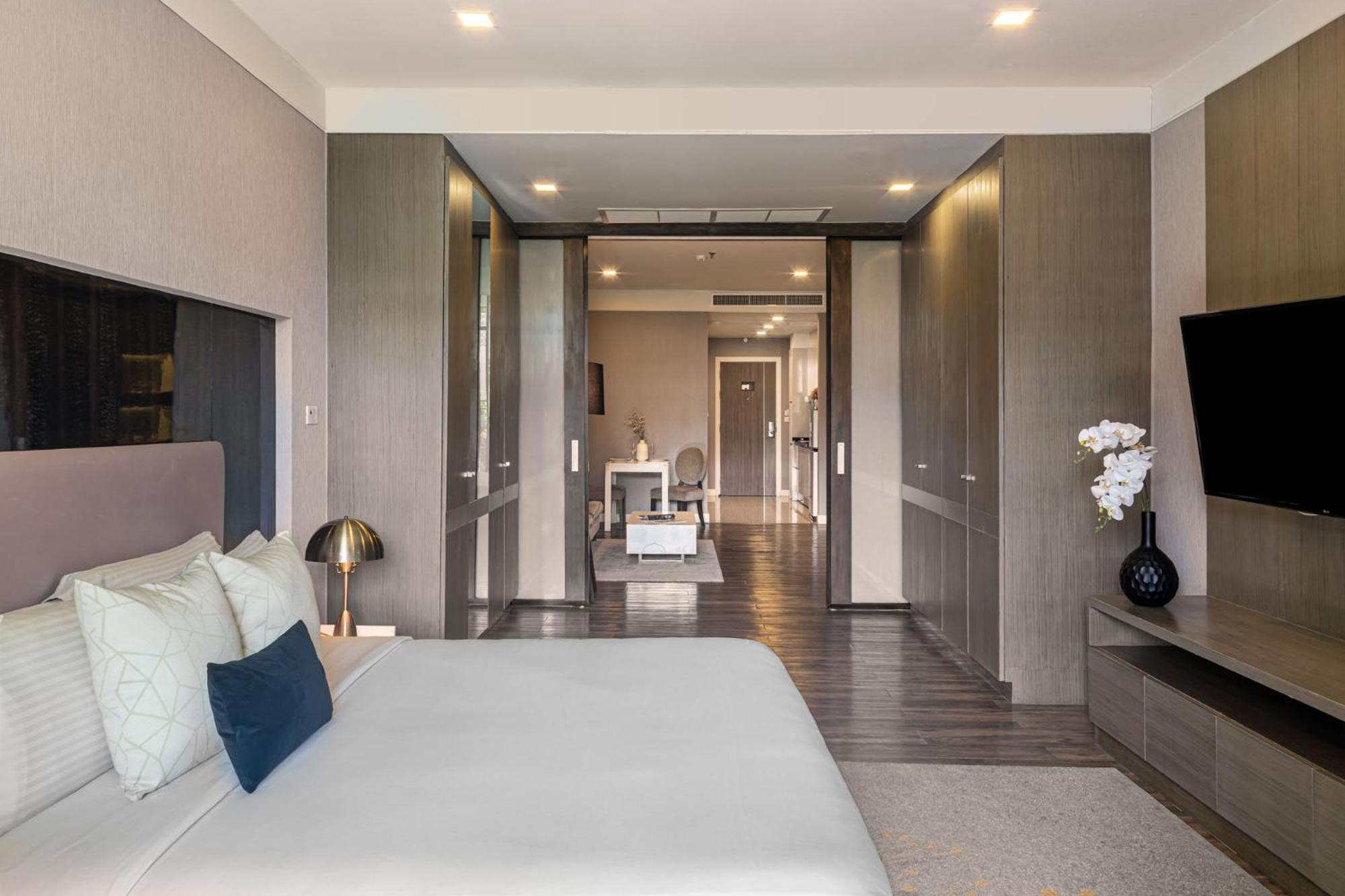 One-Bedroom Premier King Suite