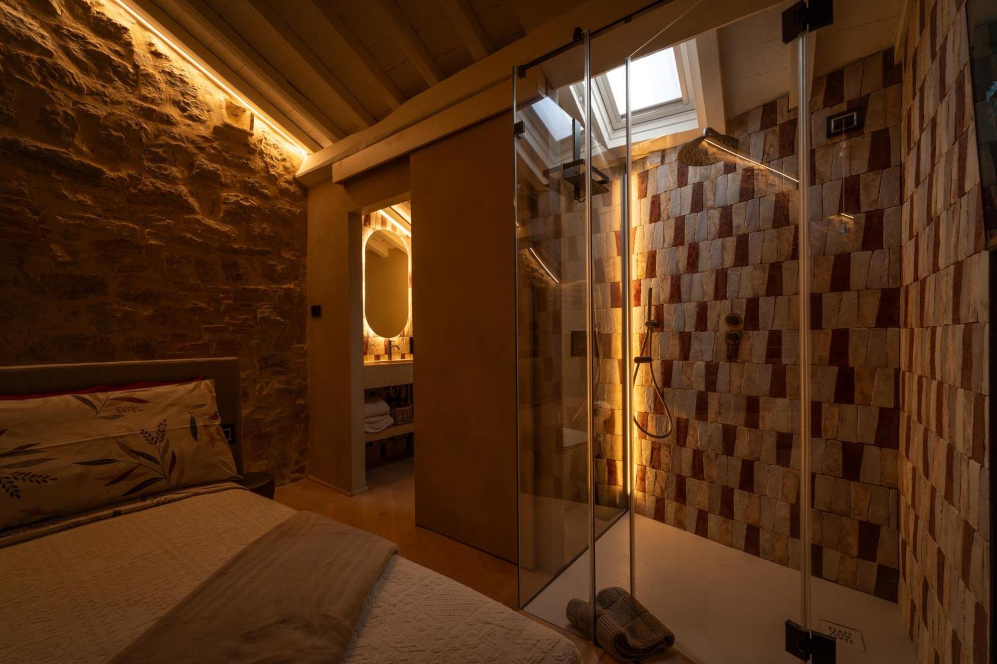 Deluxe Suite Spa Bath