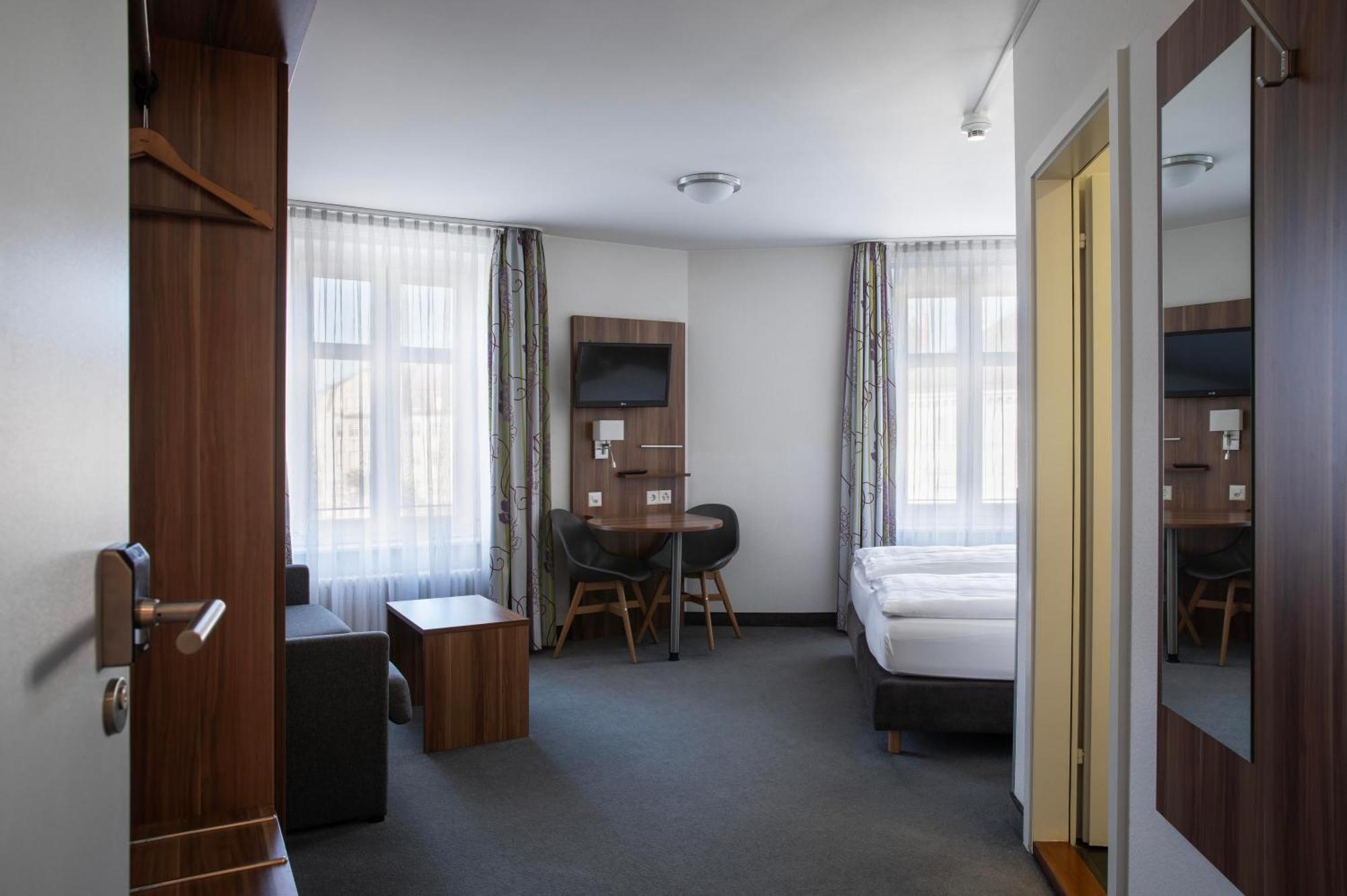 LARGE Double Room