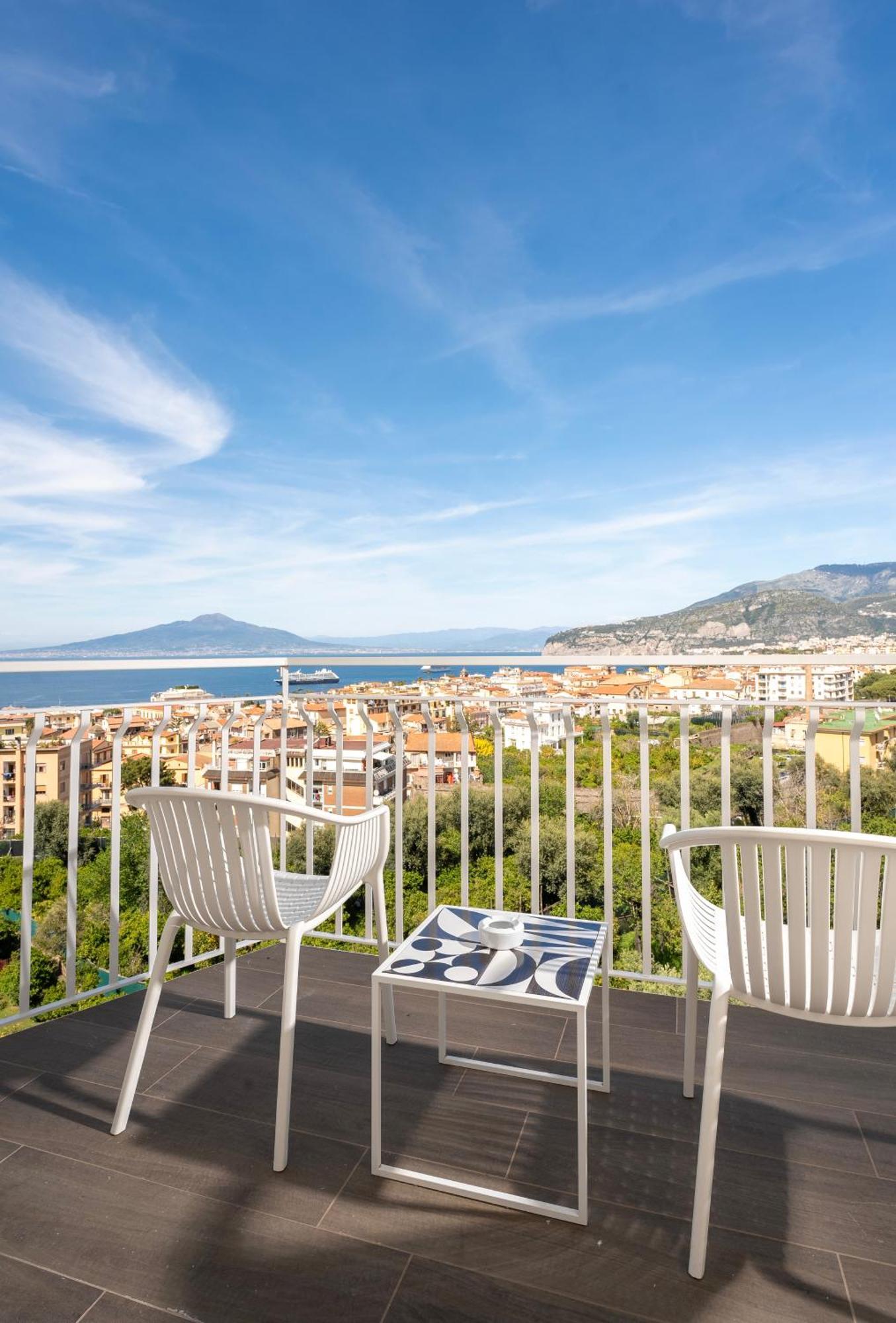 Deluxe Double or Twin Room Sea View