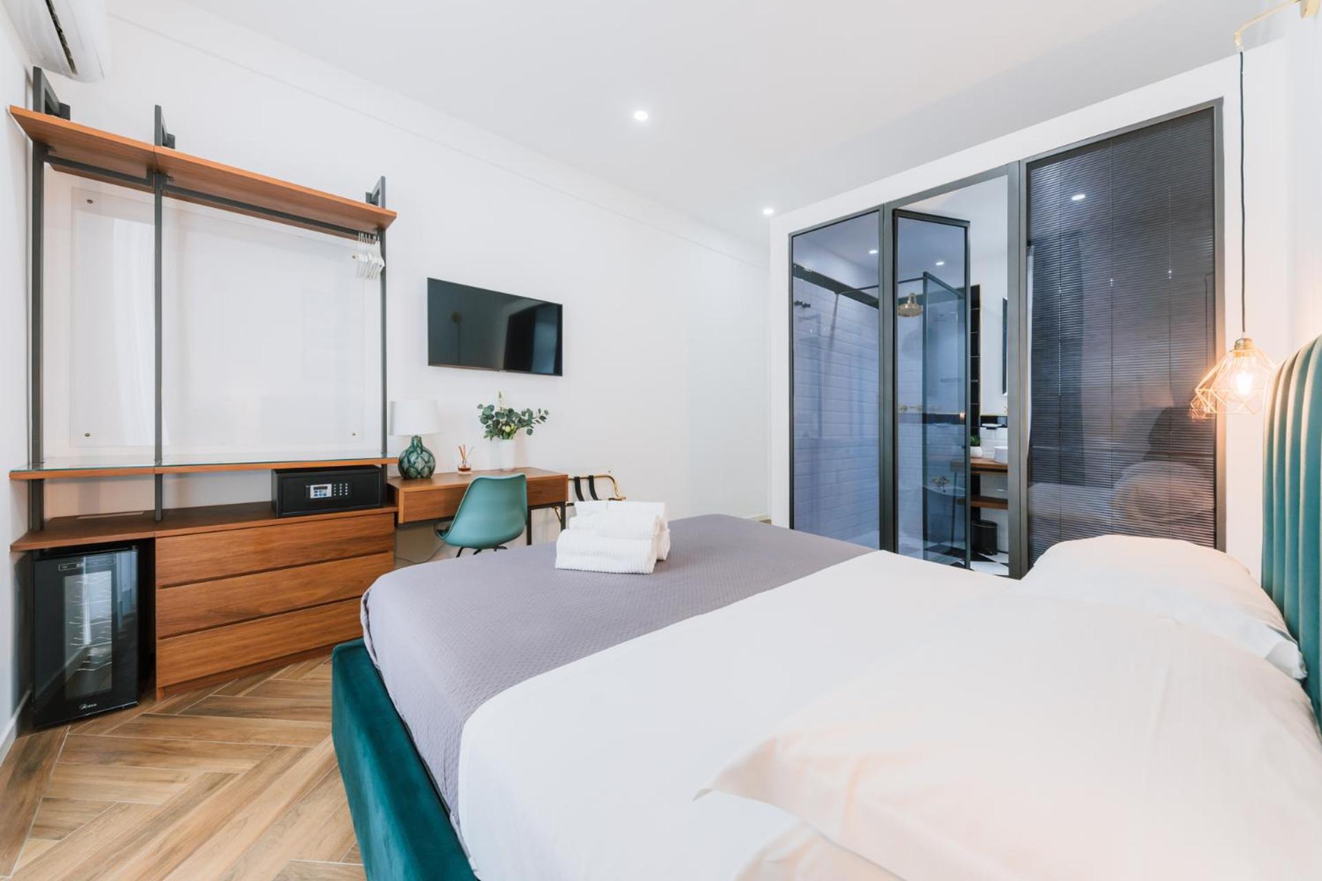 Deluxe King Room