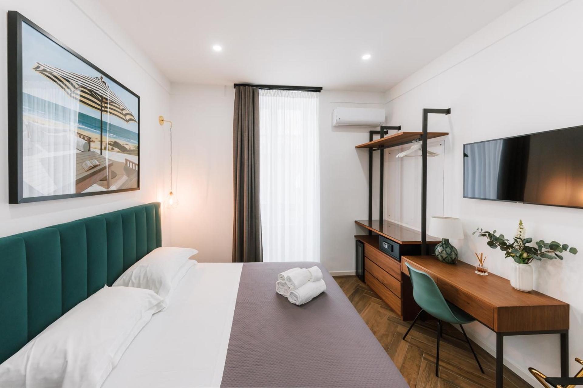 Deluxe King Room