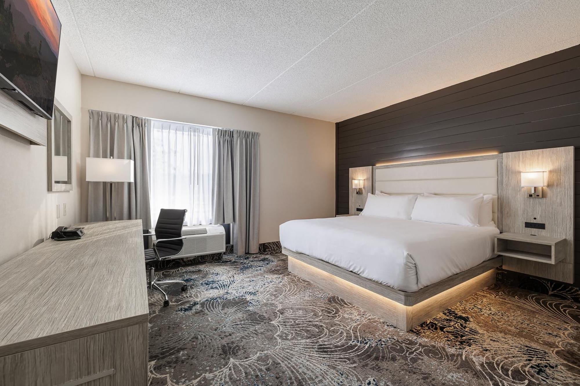 King Room - Wheel Chair Accessible/Non-Smoking
