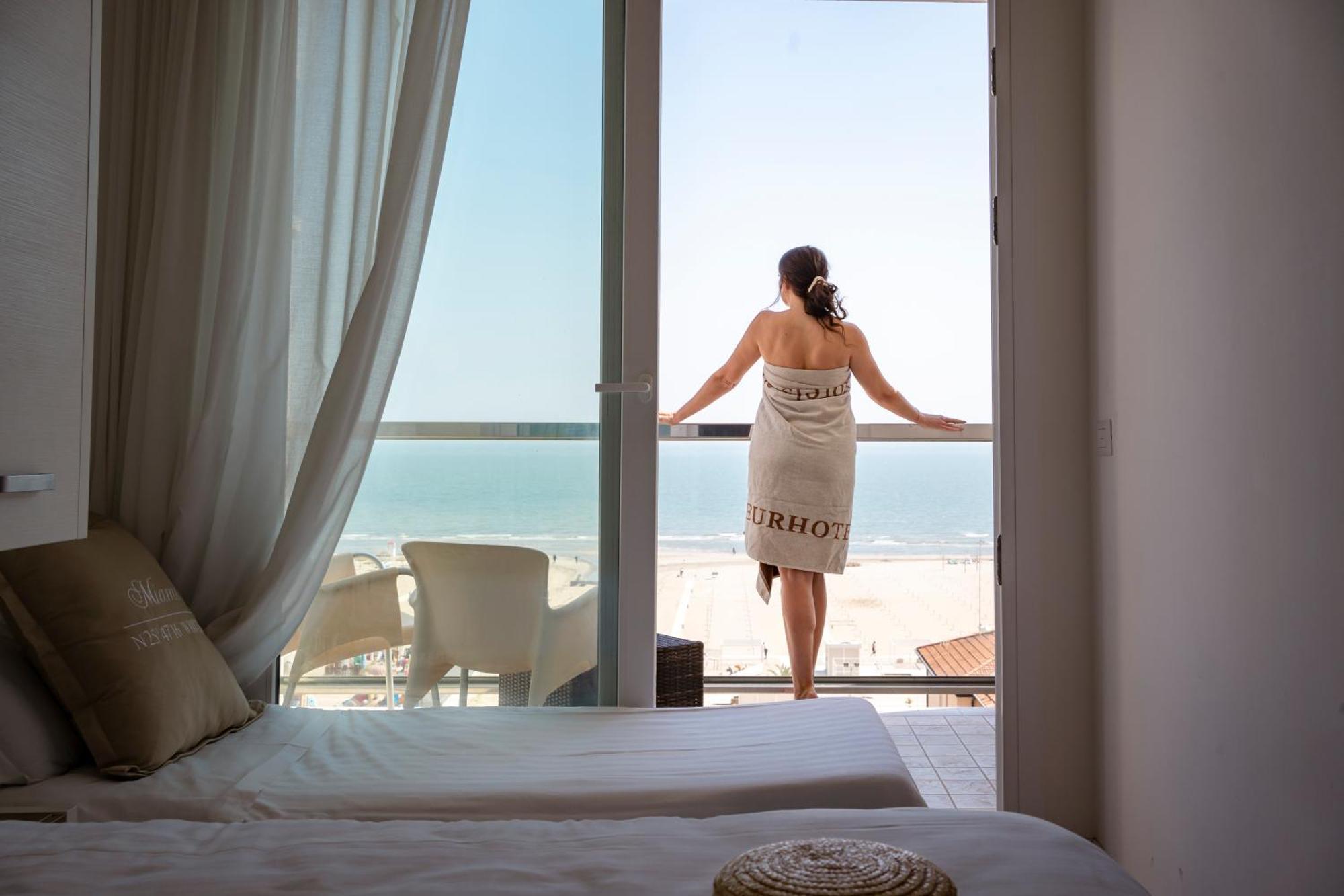 Double or Twin Room Frontal Sea View