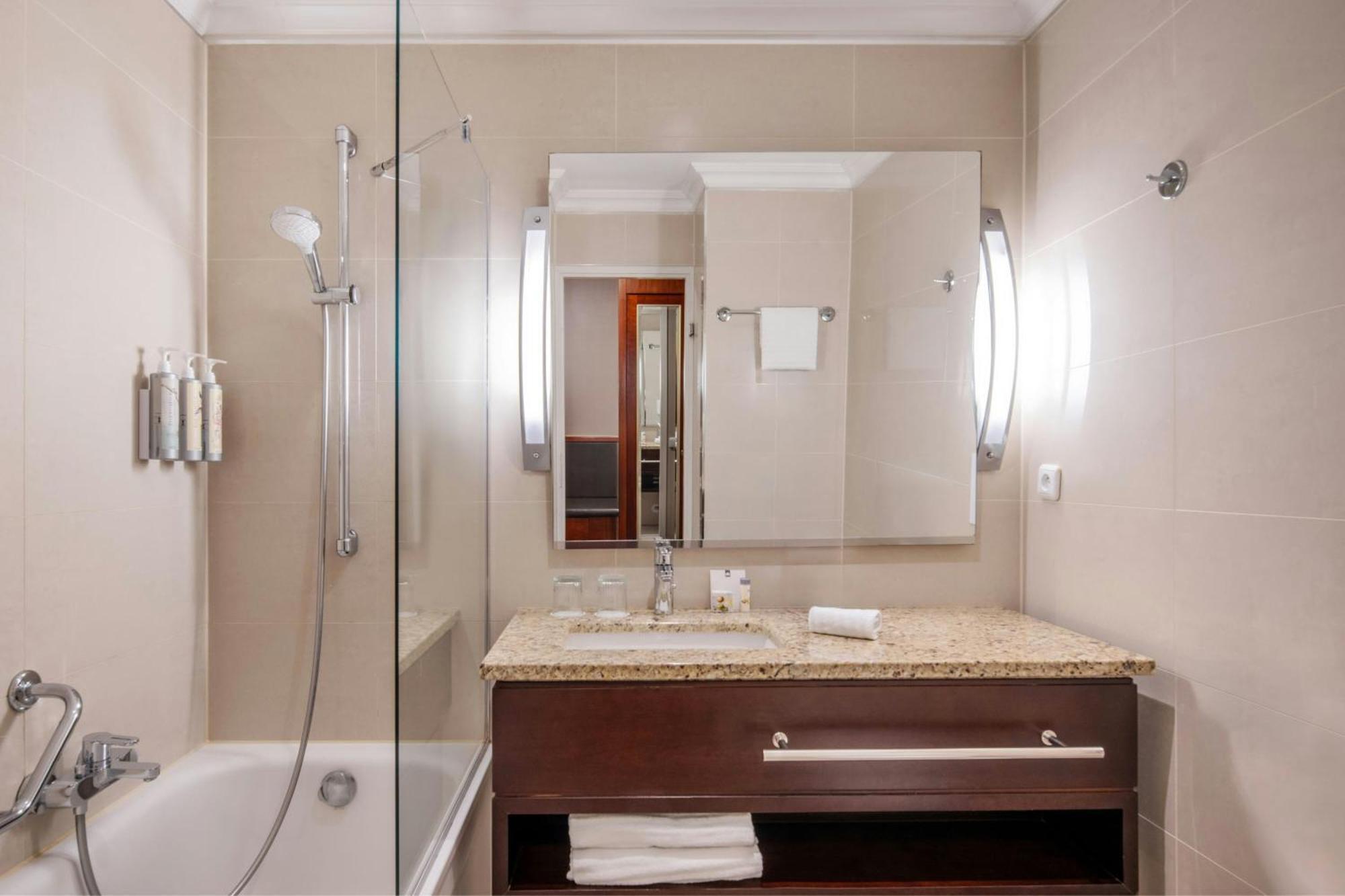 Deluxe Room, Guest room, 1 Queen
