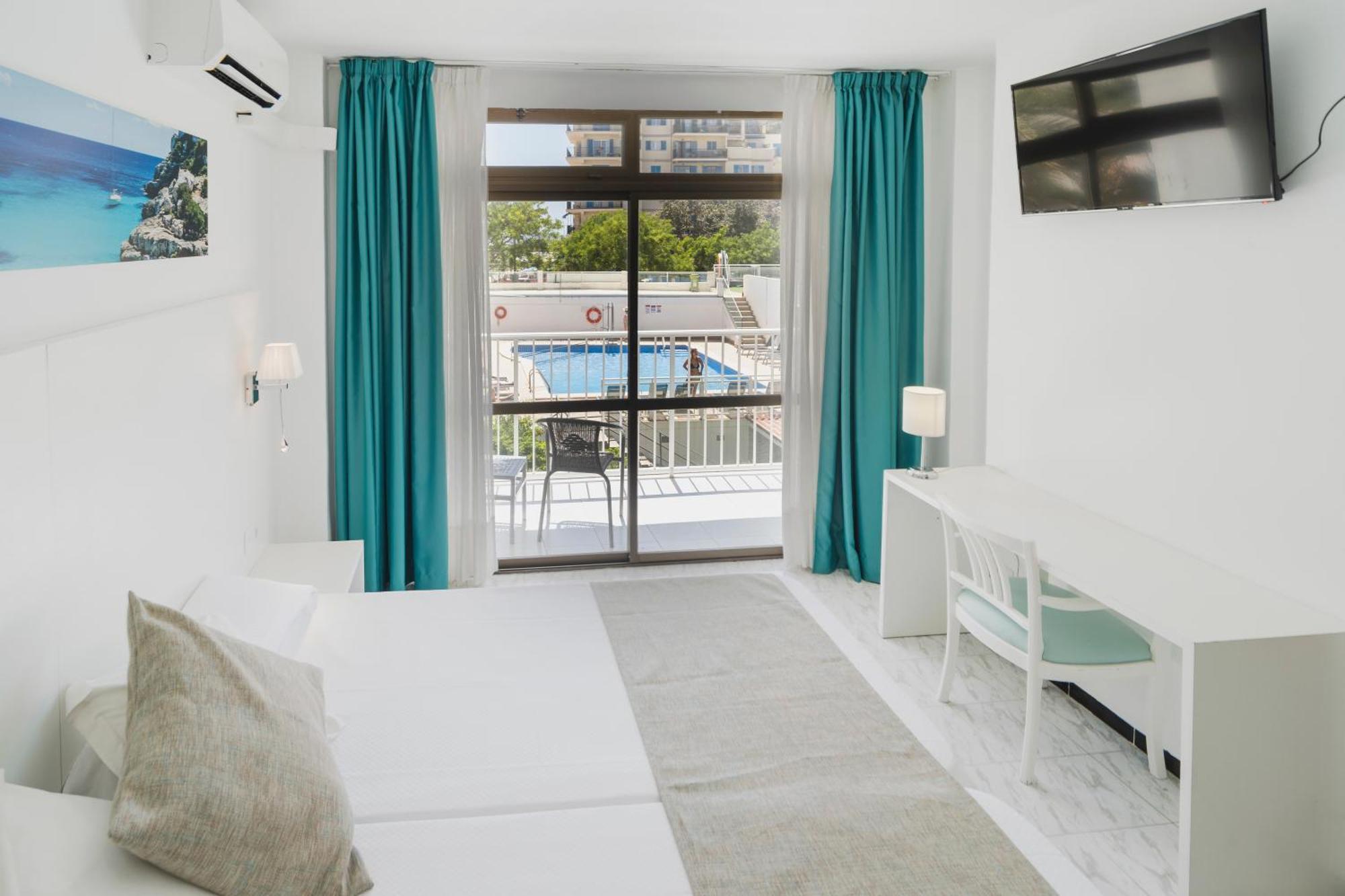 Twin Room Pool View