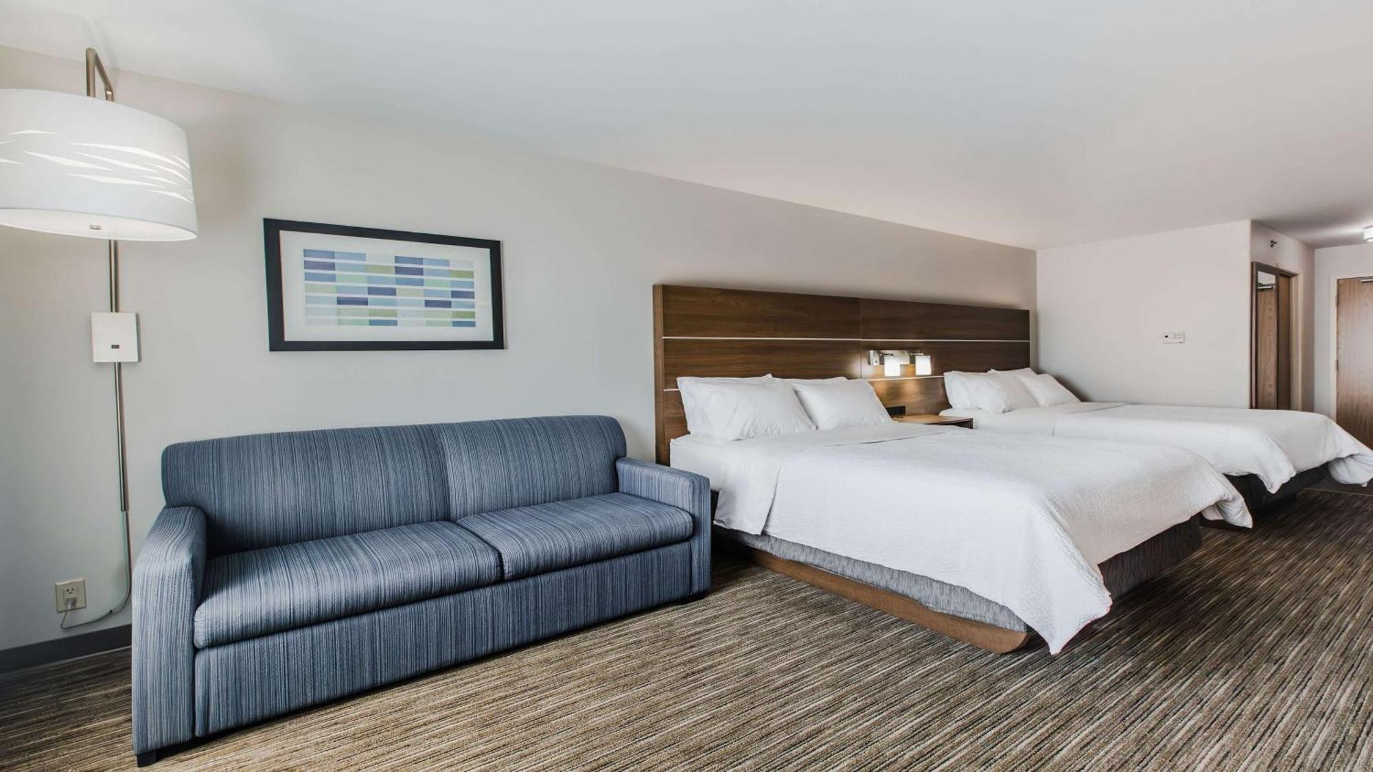 Standard Queen Room with Sofa Bed